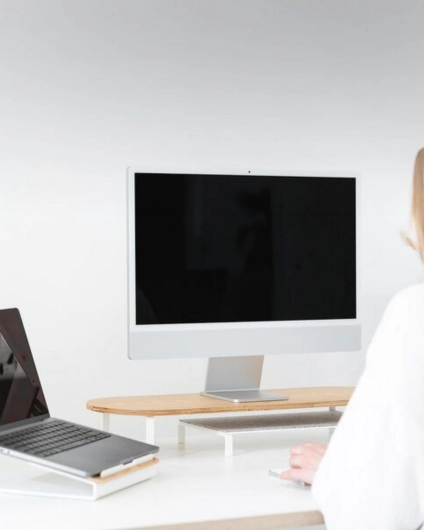 Woodcessories Monitorständer aus Holz – Ansicht 3