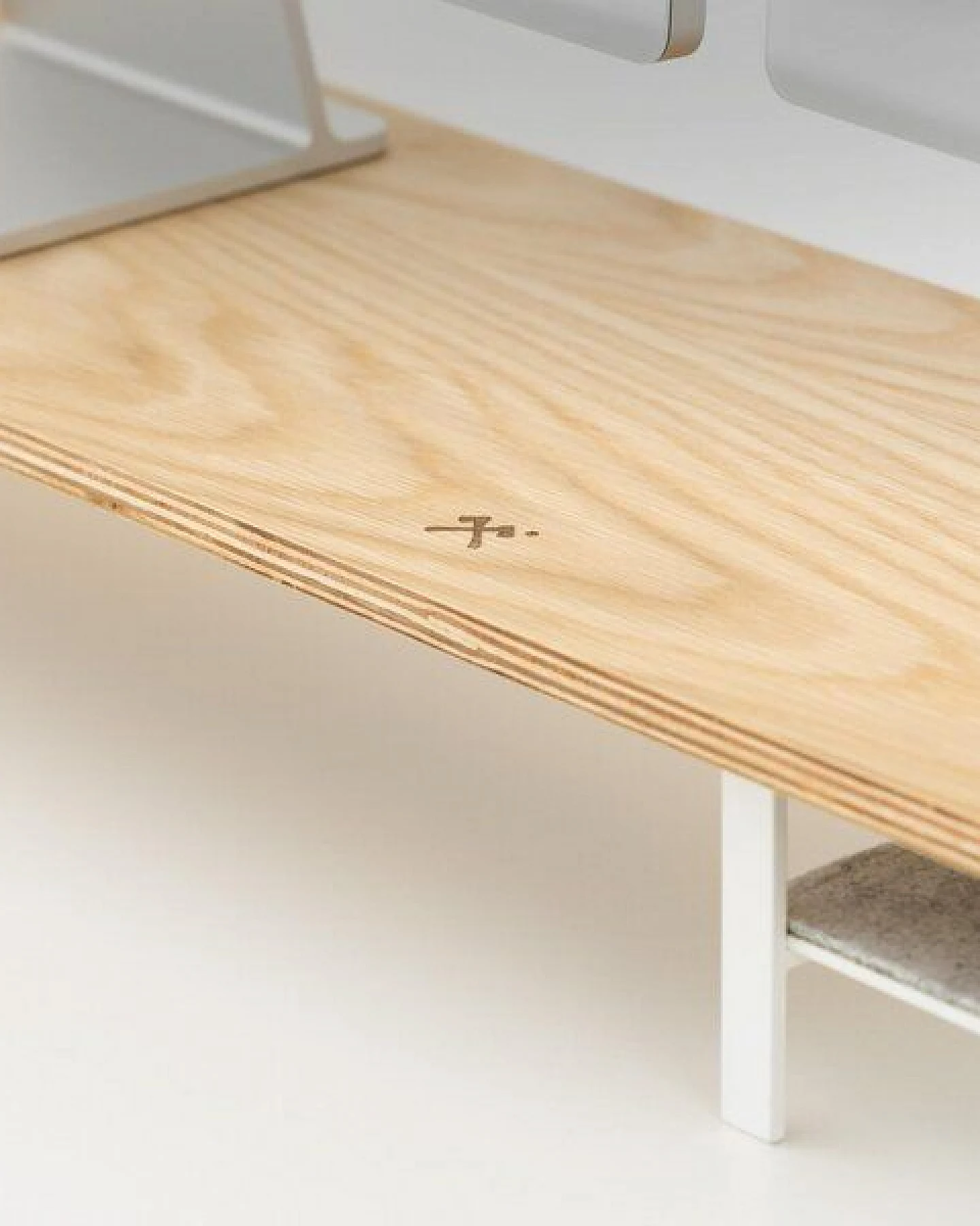 Woodcessories Monitorständer aus Holz – Ansicht 4