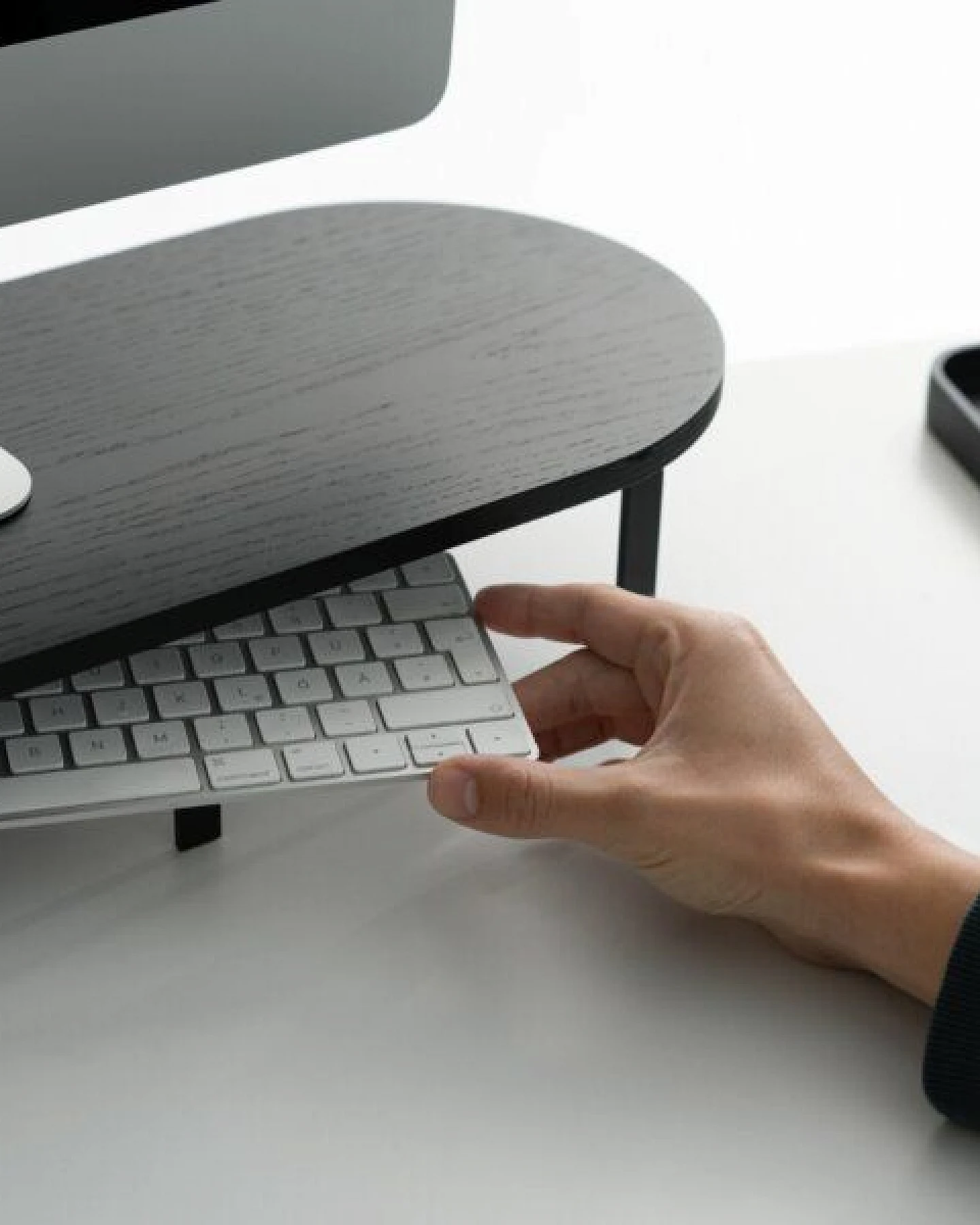Woodcessories Monitorständer aus nachhaltigem Holz – Ansicht 2