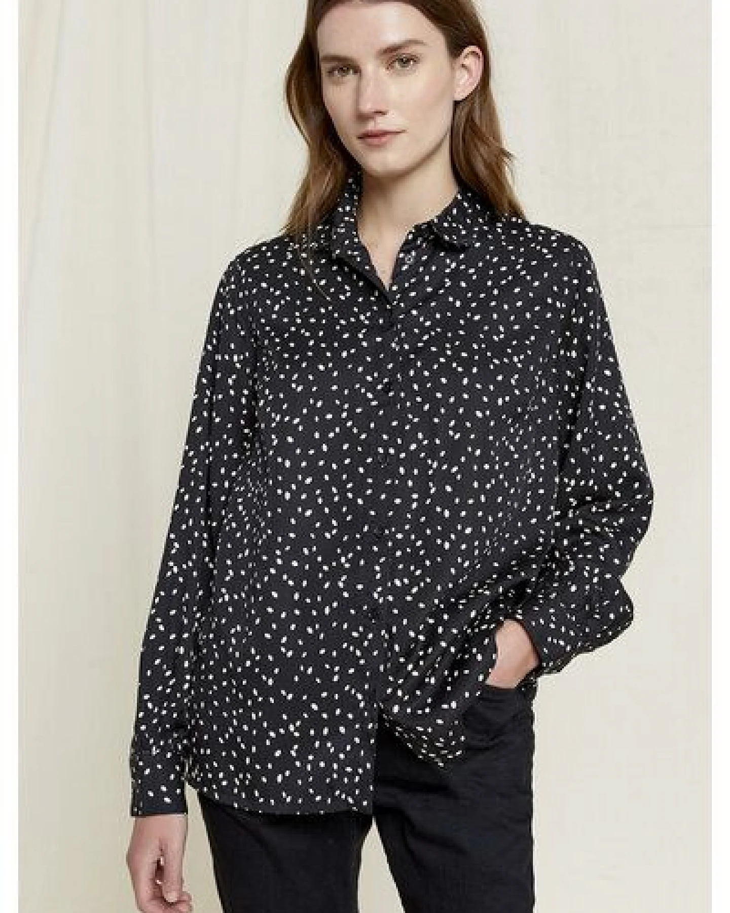 People Tree Schwarze Bluse mit Blätterdruck - Catherine – Ansicht 2