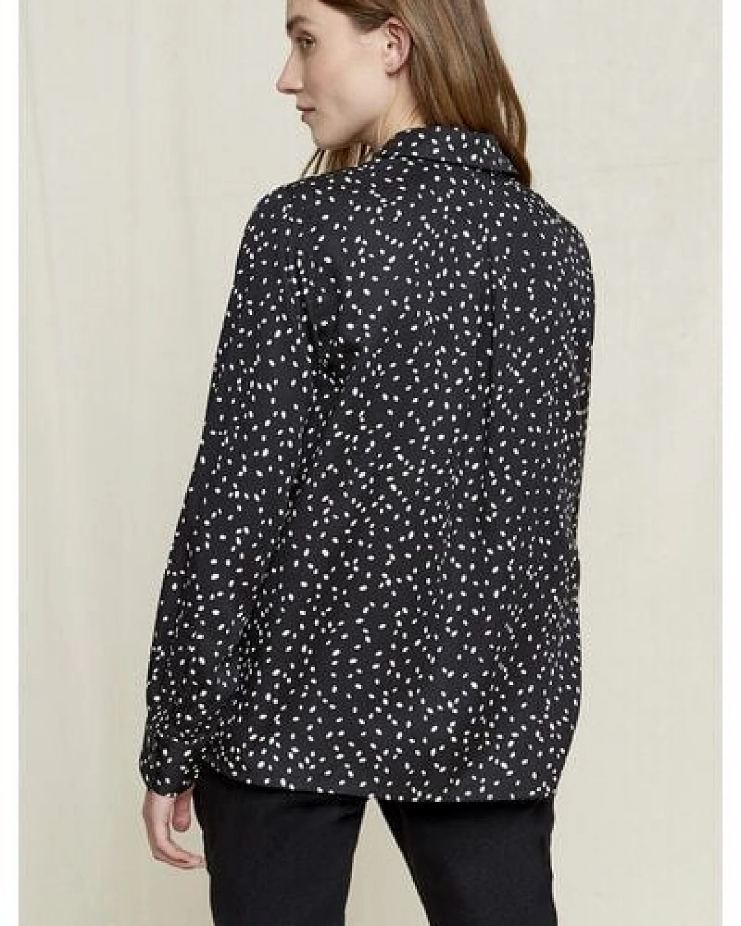 People Tree Schwarze Bluse mit Blätterdruck - Catherine – Ansicht 4