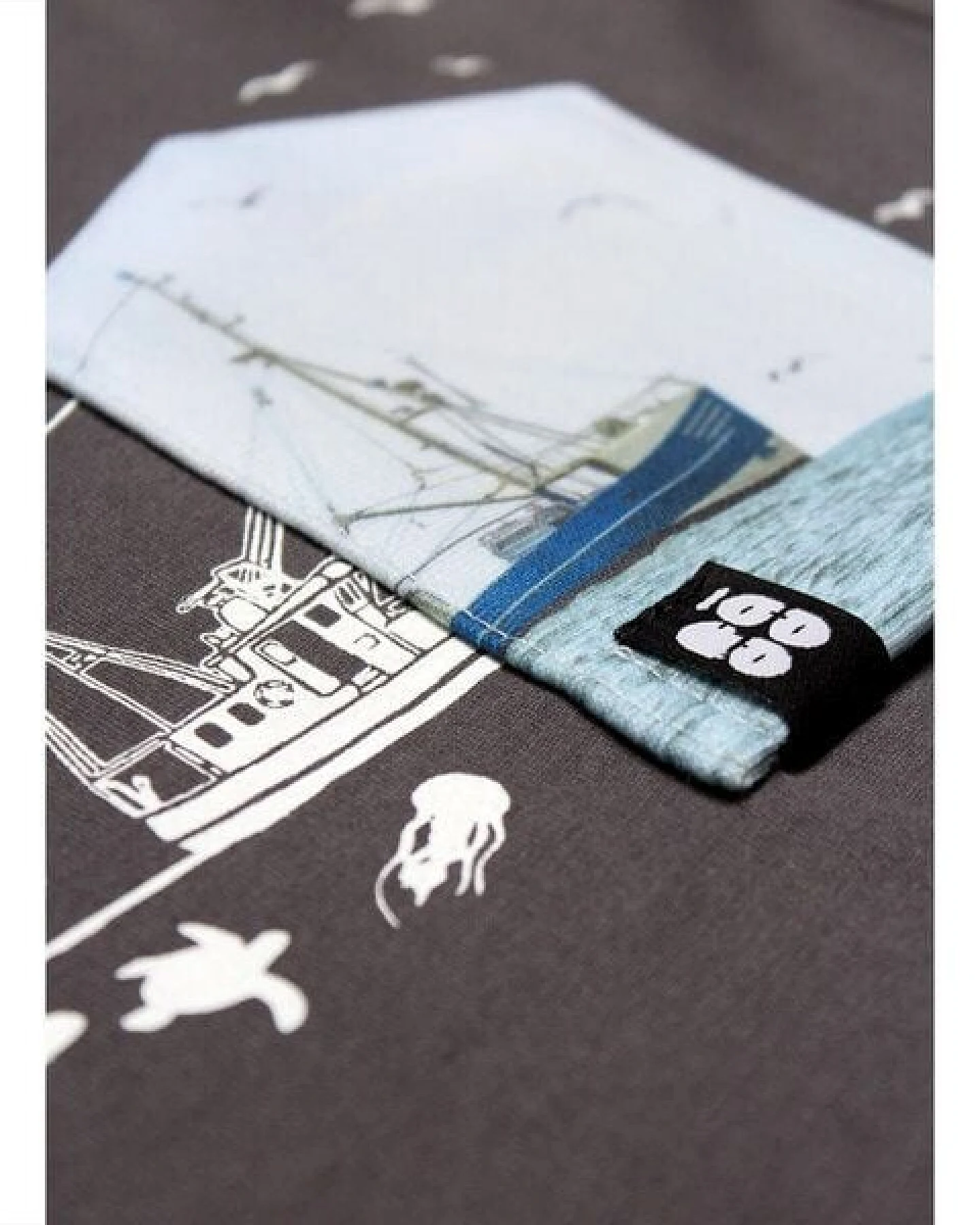 FÄDD Herren T-Shirt Rundhals aus Bio-Baumwolle "Fischernteboot BT" – Ansicht 4