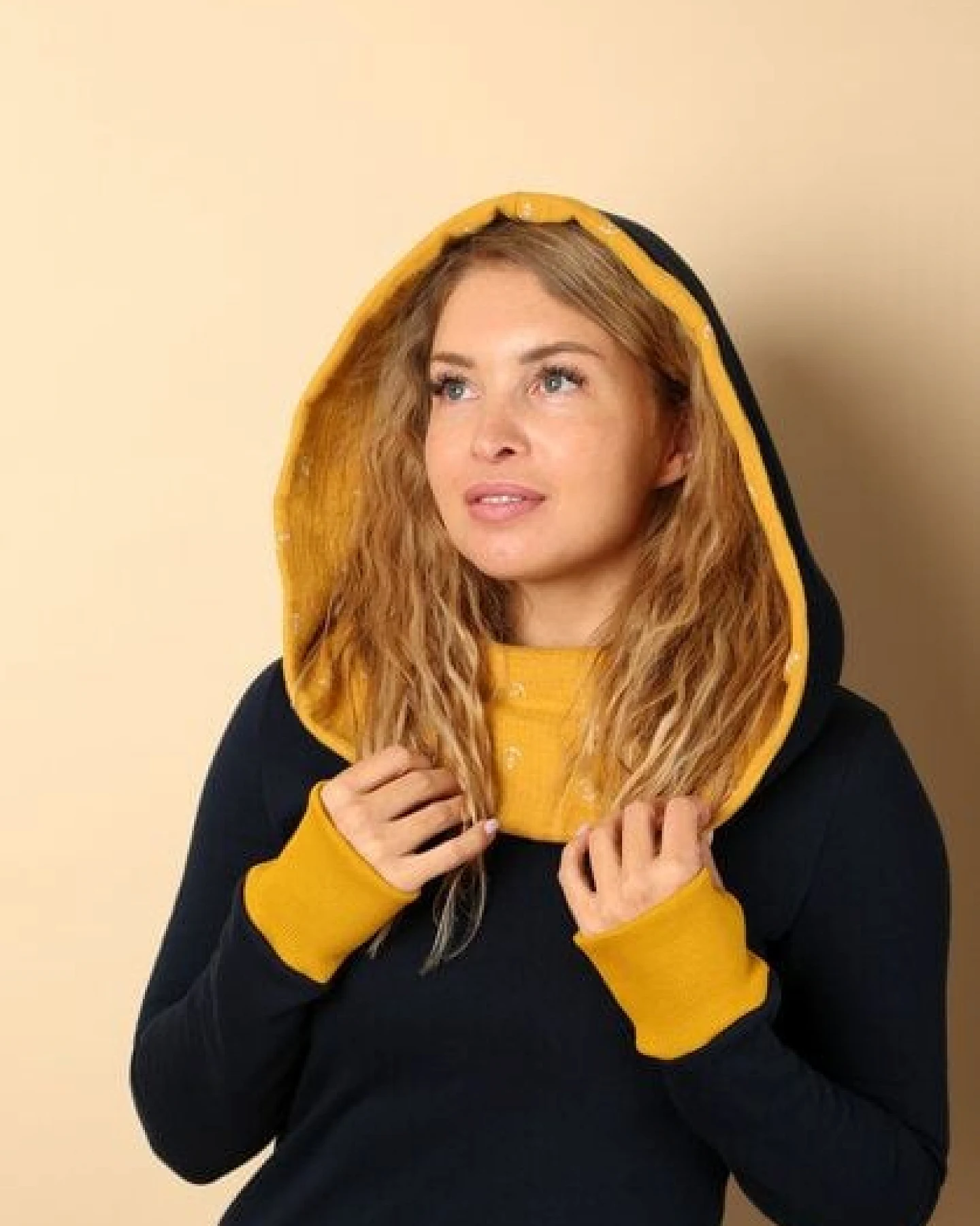 Die rote Zora Hoodiekleid Nord & Ostsee – Ansicht 2