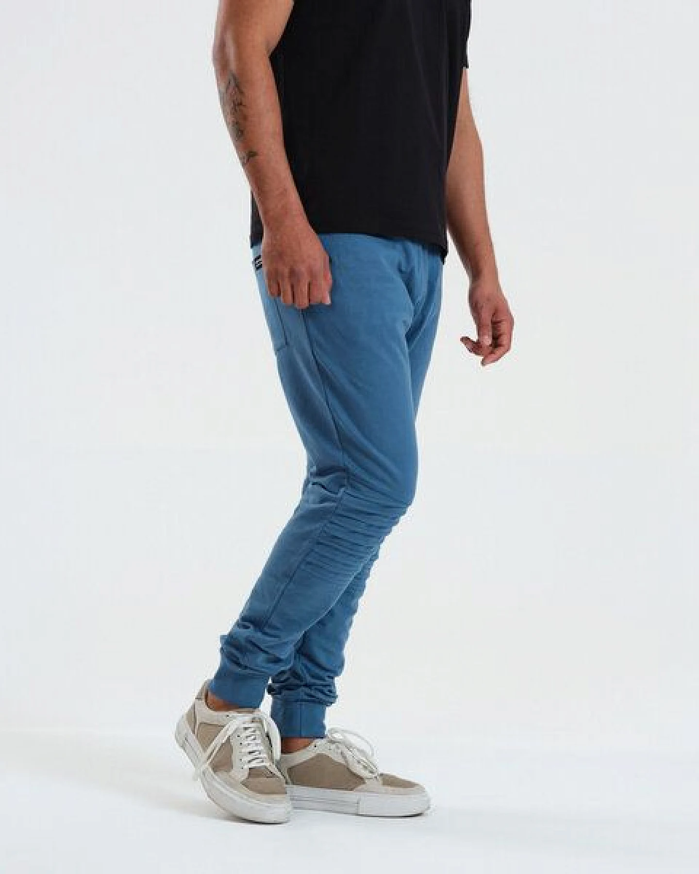 GARY MASH Unisex-Jogginghose Mack mit Knie-Abnäher aus Biobaumwolle – Ansicht 3
