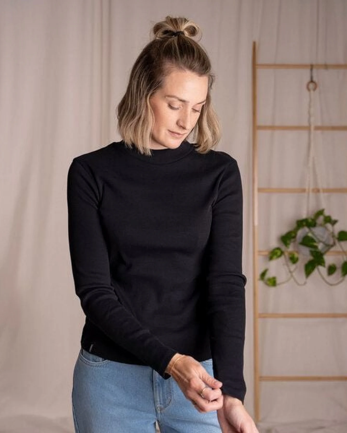 Vresh Clothing Viyola - Turtle Neck Longsleeve aus Biobaumwolle – Ansicht 2