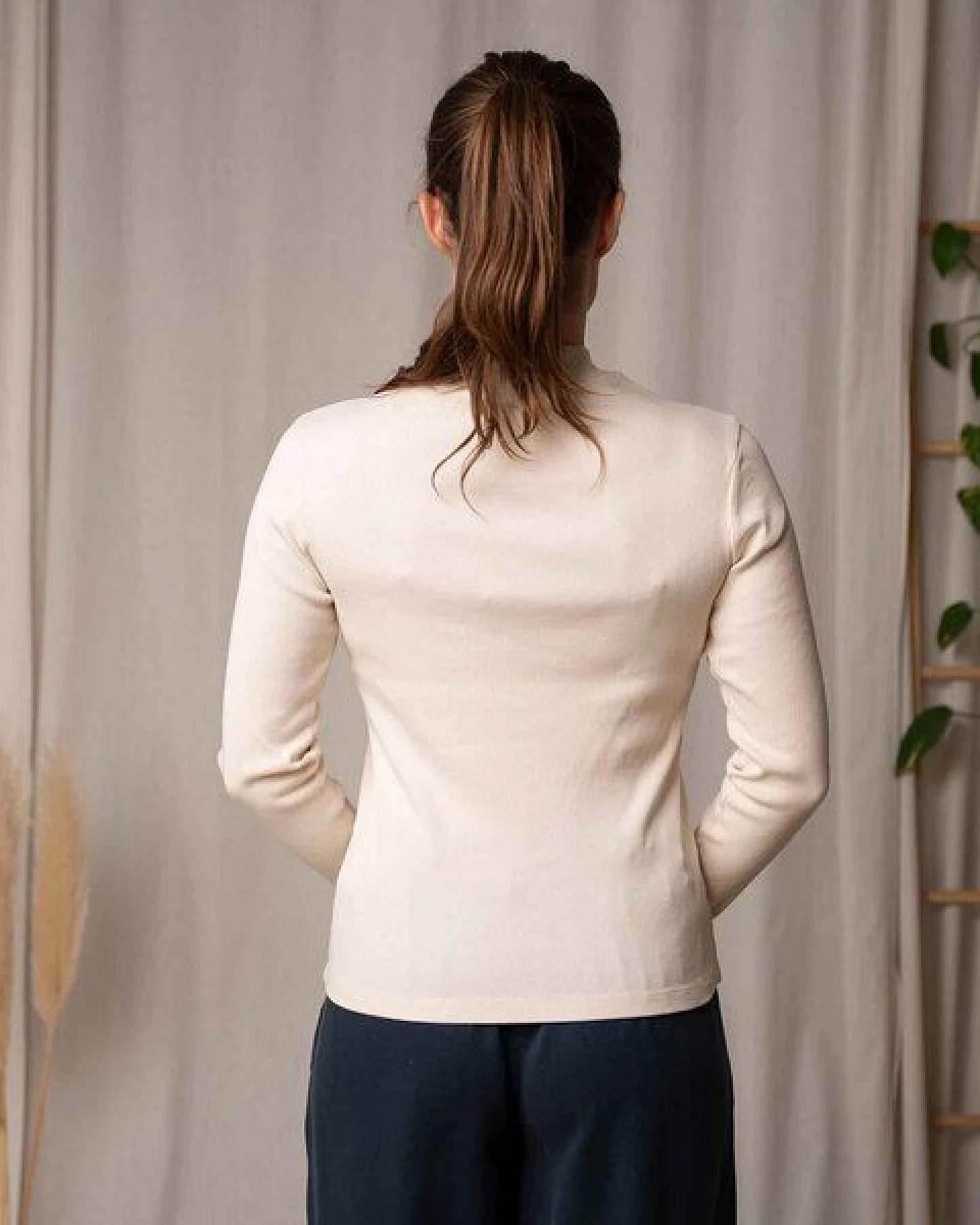 Vresh Clothing Viyola - Turtle Neck Longsleeve aus Biobaumwolle – Ansicht 2