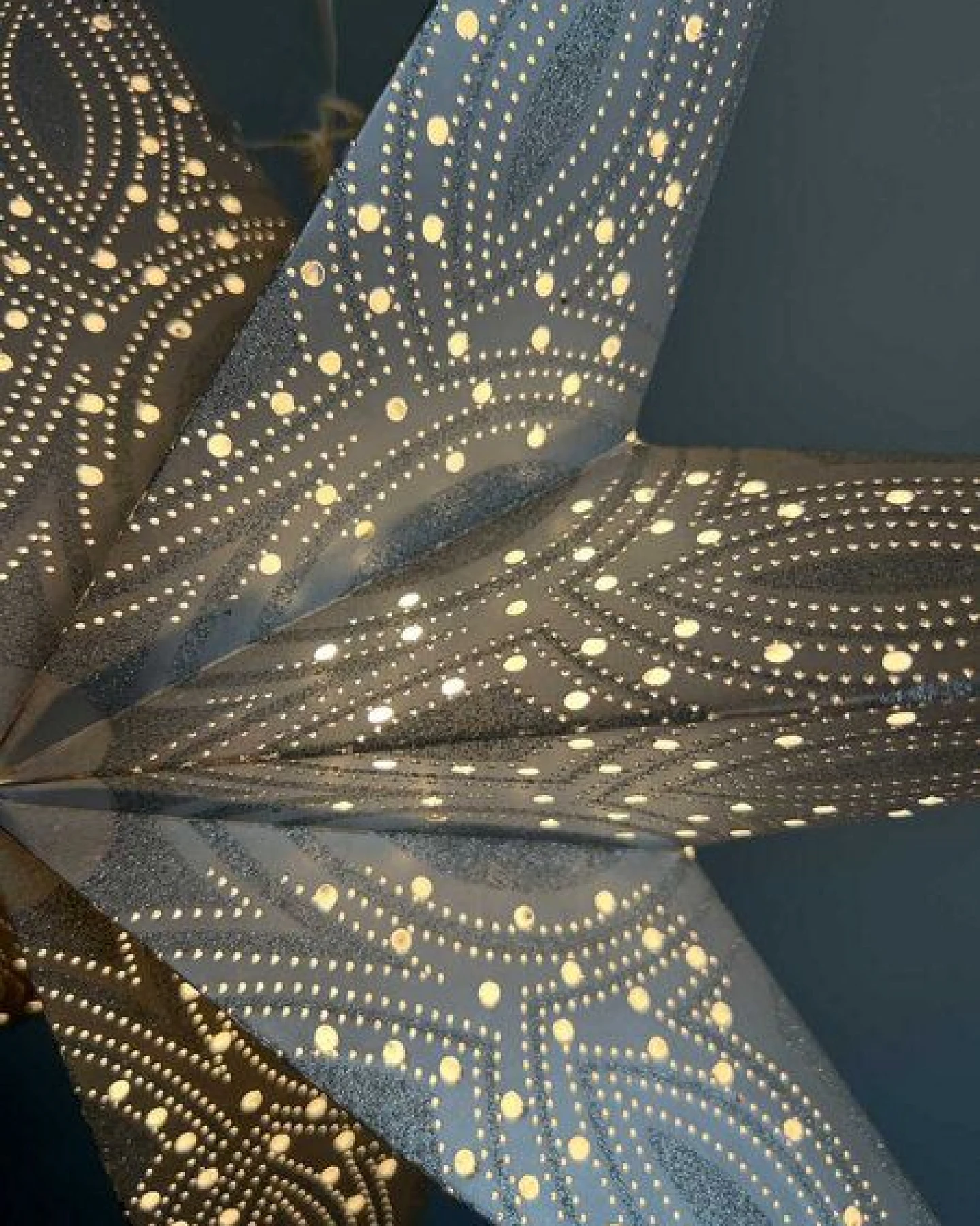 MoreThanHip Weihnachtsstern aus Papier Ø60 cm inkl. Beleuchtungskabel - Nova – Ansicht 4