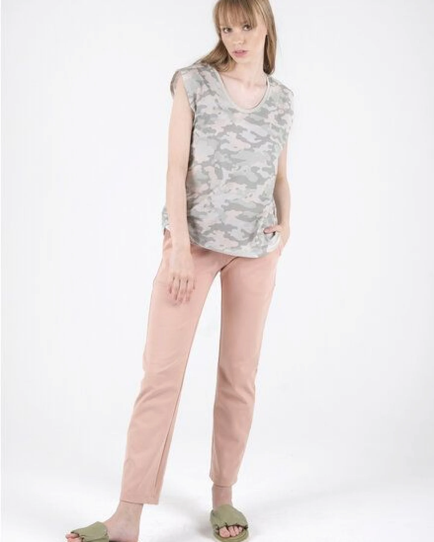 ORGANICATION Top aus Bio-Baumwolle mit Camouflage-Muster – Ansicht 2