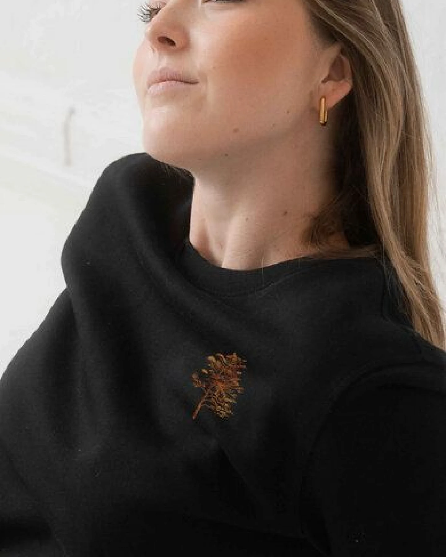 Kultgut Vegan - Leichtes Sweatshirt innen flauschig/ Tree in echter Woodoptik – Ansicht 2
