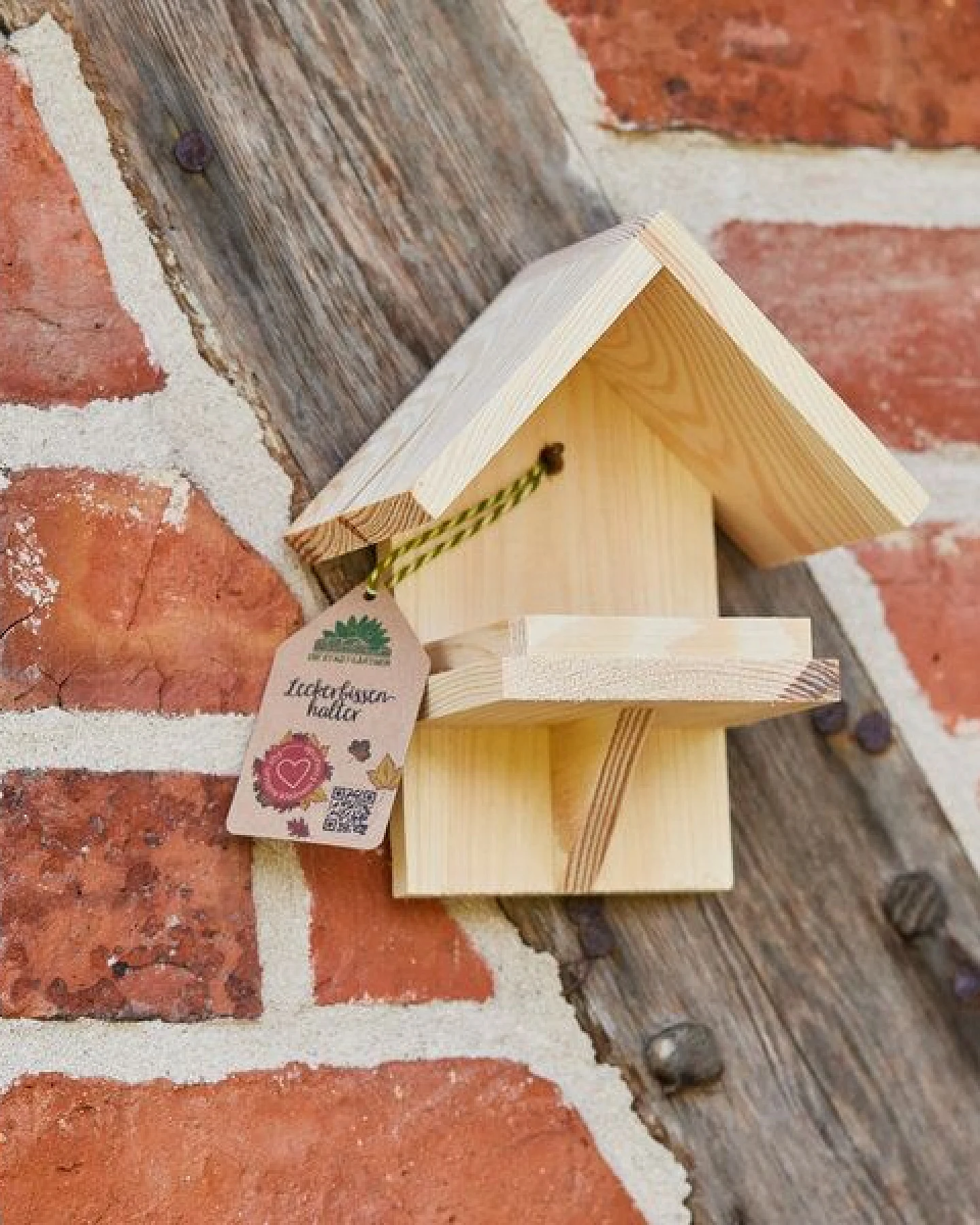 Die Stadtgärtner Halterung für Futterknödel I Schickes Meisenknödel-Häuschen aus Holz – Ansicht 2