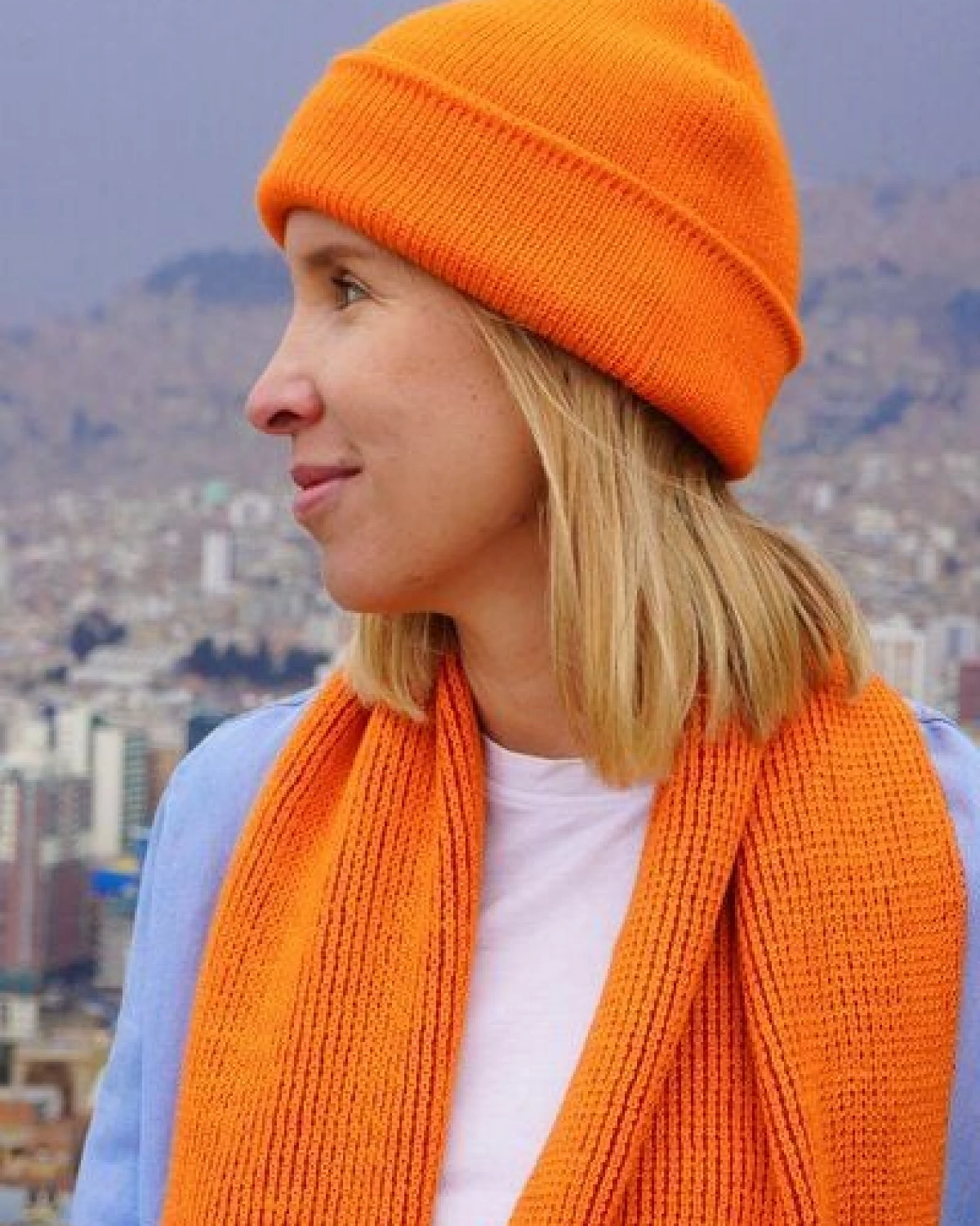 TINKU -Celebrating Bolivian Heritage 100% Baby Alpaka Beanie Mütze (ILLIMANI) aus Bolivien (Handgestrickt) – Ansicht 3