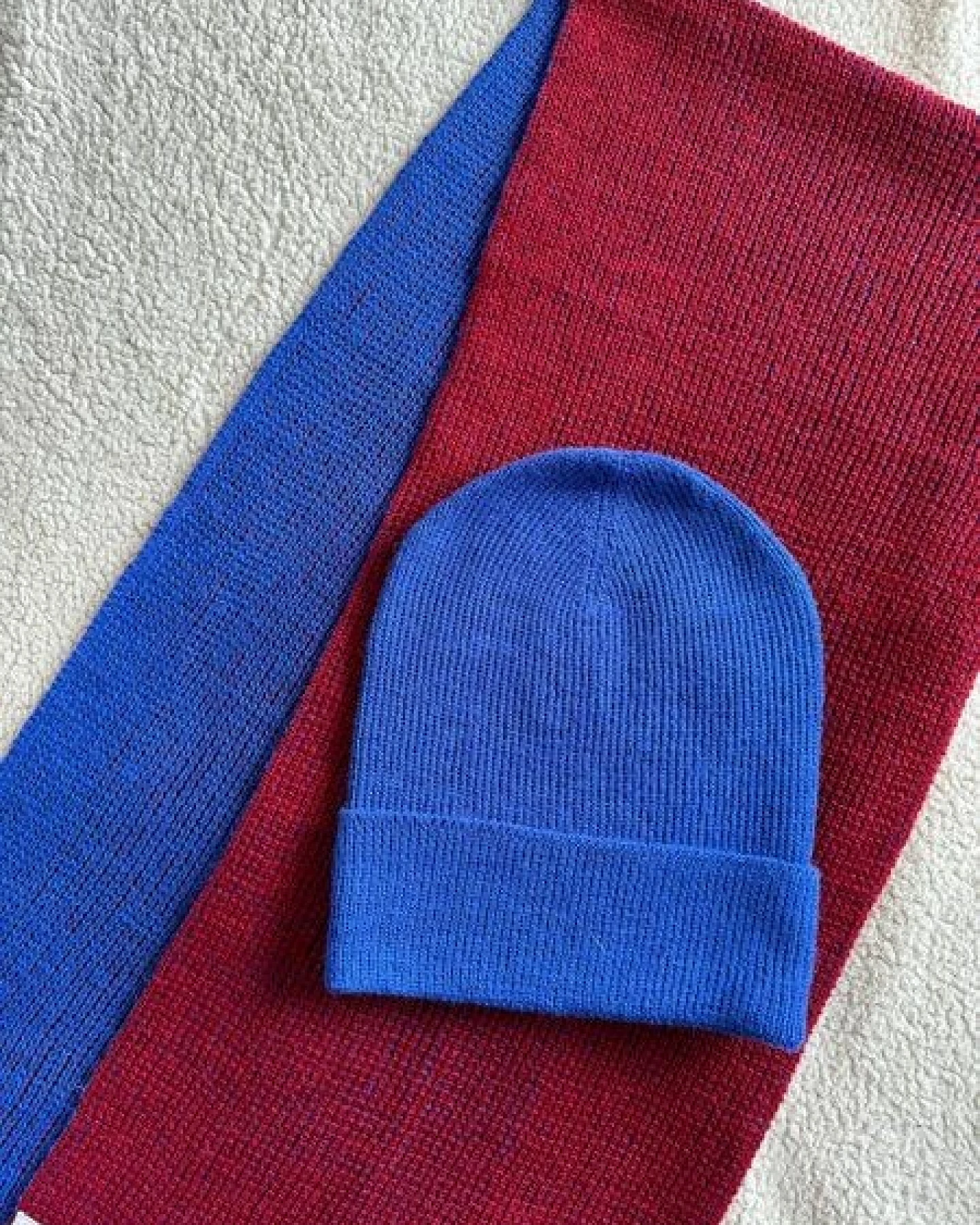 TINKU -Celebrating Bolivian Heritage 100% Baby Alpaka Beanie Mütze (ILLIMANI) aus Bolivien (Handgestrickt) – Ansicht 4