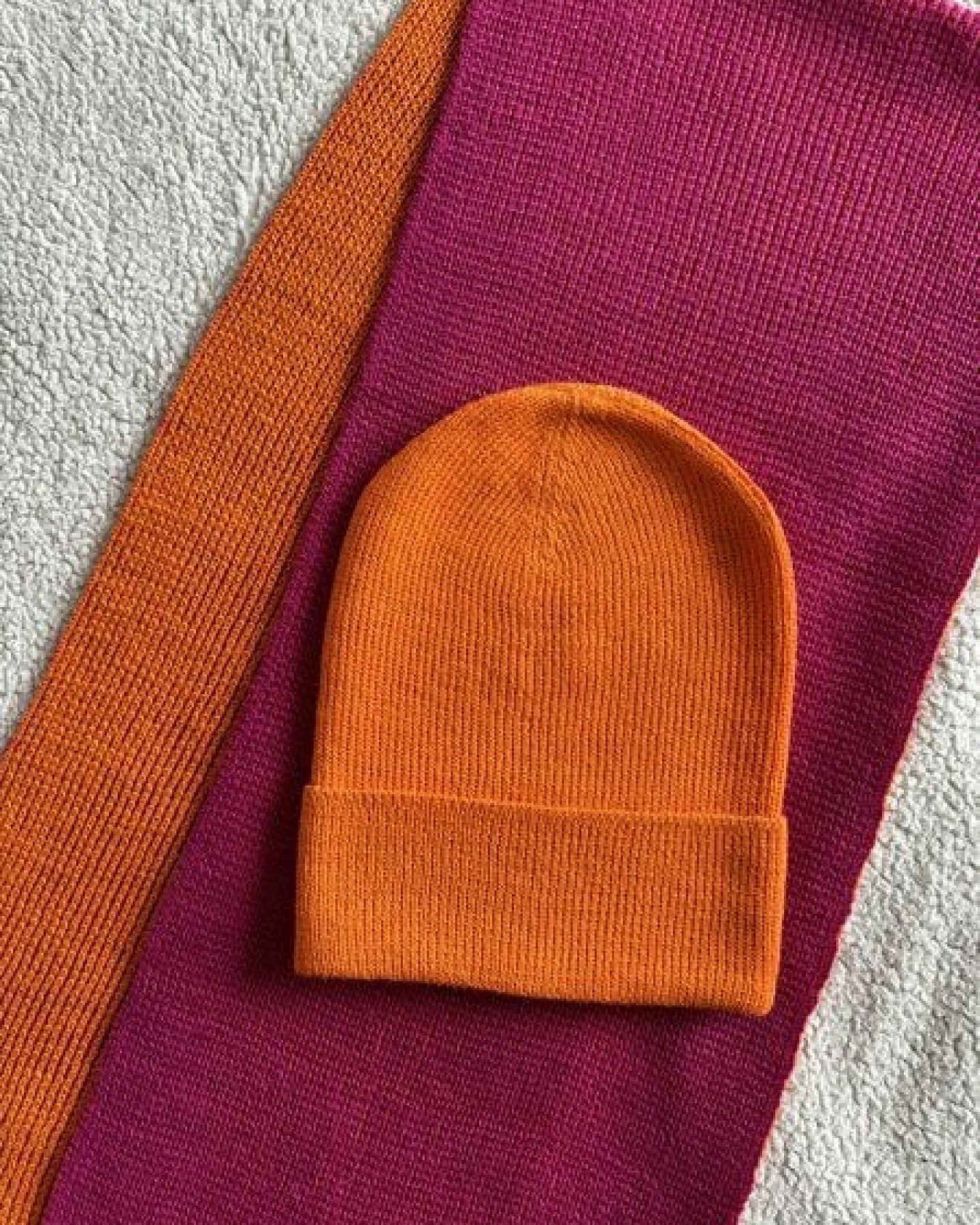 TINKU -Celebrating Bolivian Heritage 100% Baby Alpaka Beanie Mütze (ILLIMANI) aus Bolivien (Handgestrickt) – Ansicht 4