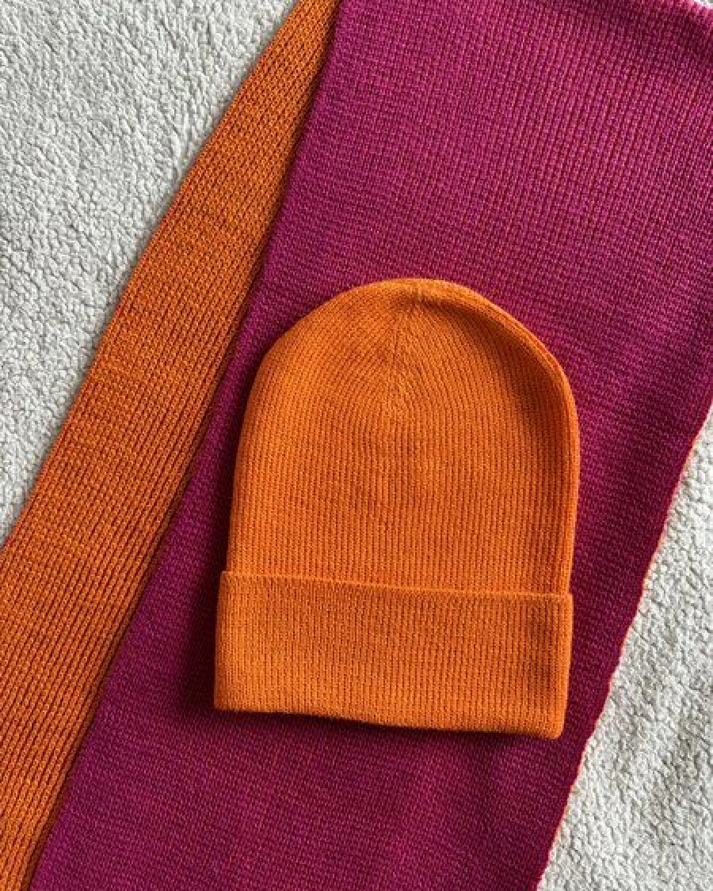 TINKU -Celebrating Bolivian Heritage 100% Baby Alpaka Beanie Mütze (ILLIMANI) aus Bolivien (Handgestrickt) – Ansicht 4