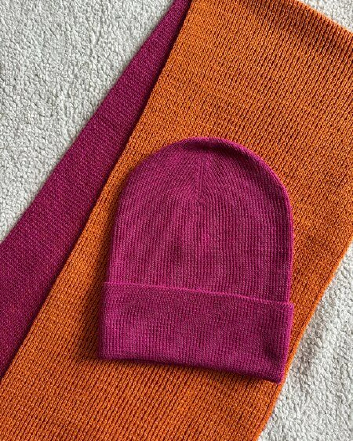 TINKU -Celebrating Bolivian Heritage 100% Baby Alpaka Beanie Mütze (ILLIMANI) aus Bolivien (Handgestrickt) – Ansicht 4