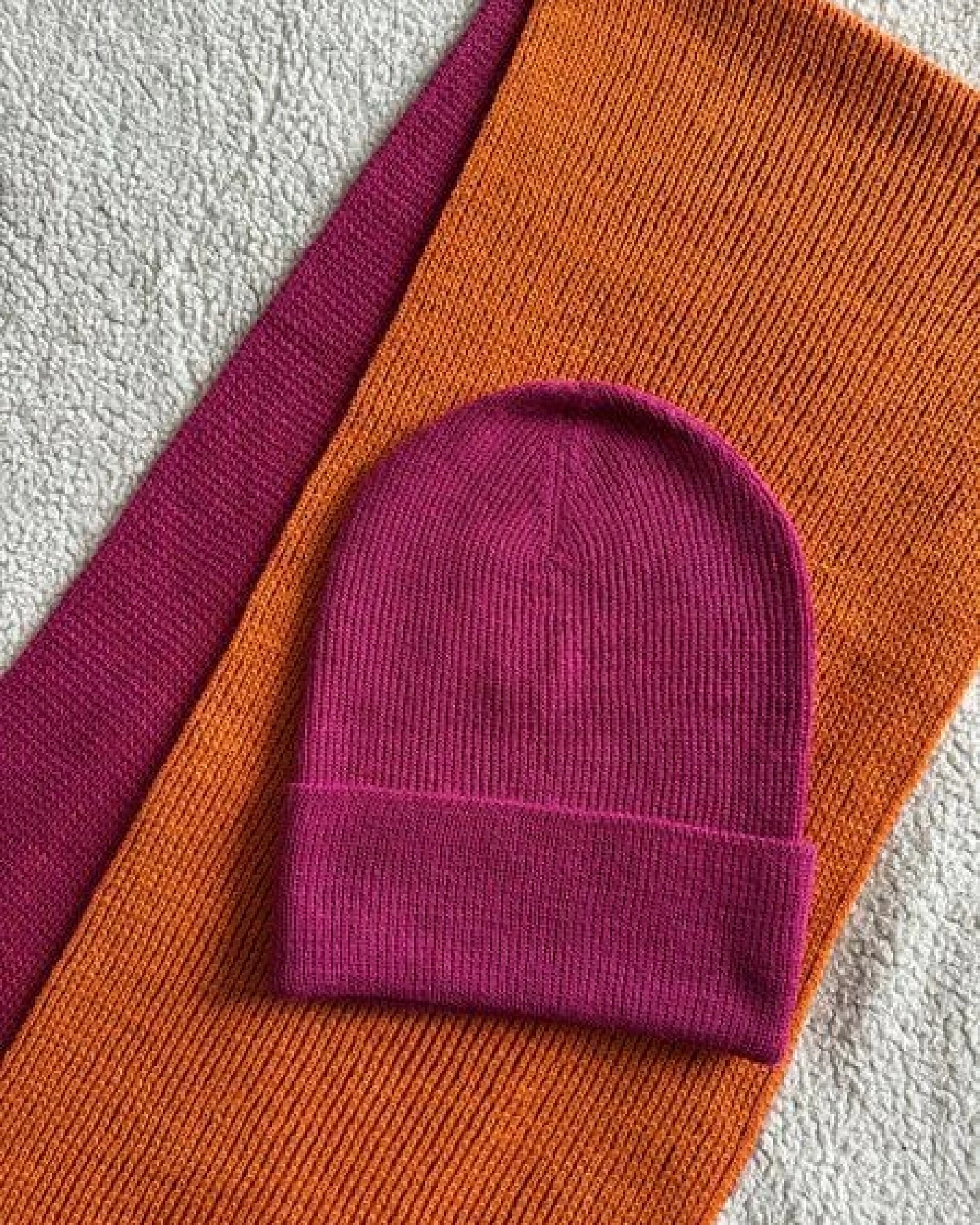 TINKU -Celebrating Bolivian Heritage 100% Baby Alpaka Beanie Mütze (ILLIMANI) aus Bolivien (Handgestrickt) – Ansicht 4