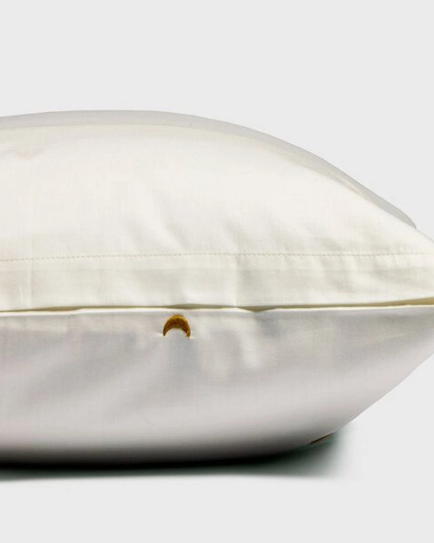 Kissenbezug Warm White/Ochre Moon "Yumeko aus Baumwollsatin – Ansicht 2