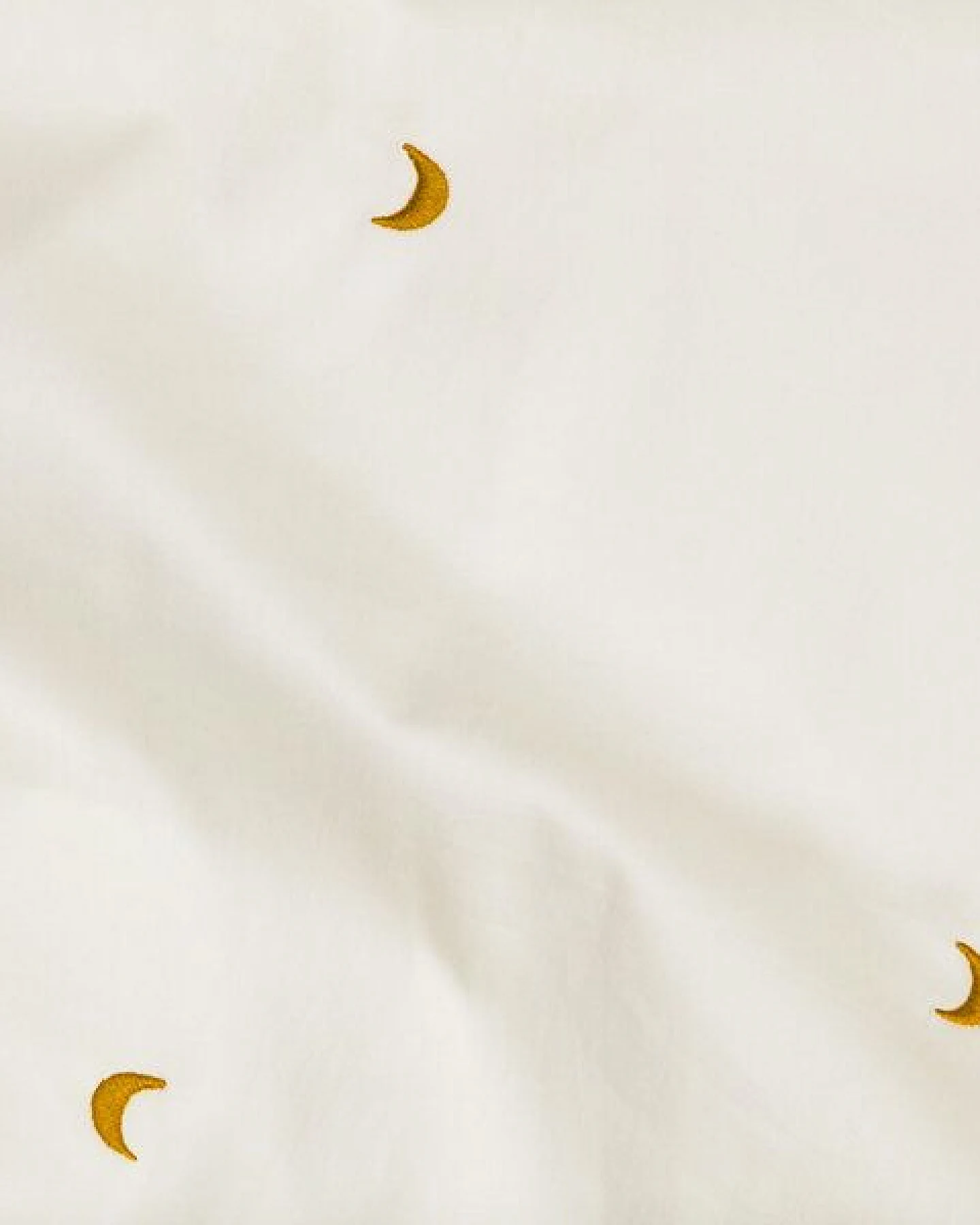 Kissenbezug Warm White/Ochre Moon "Yumeko aus Baumwollsatin – Ansicht 3