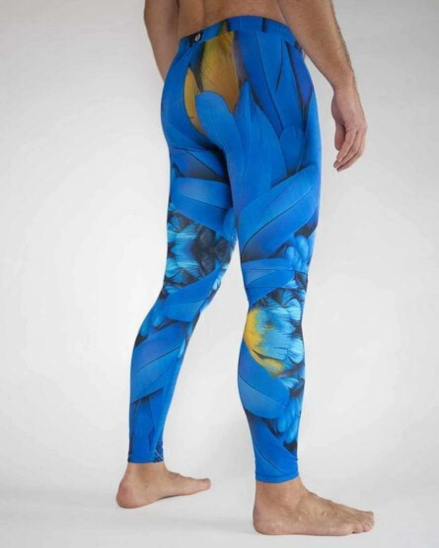 Arctic Flamingo Bunte Sport-Leggings für Männer aus ECONYL® regeneriertem Nylon – Ansicht 2