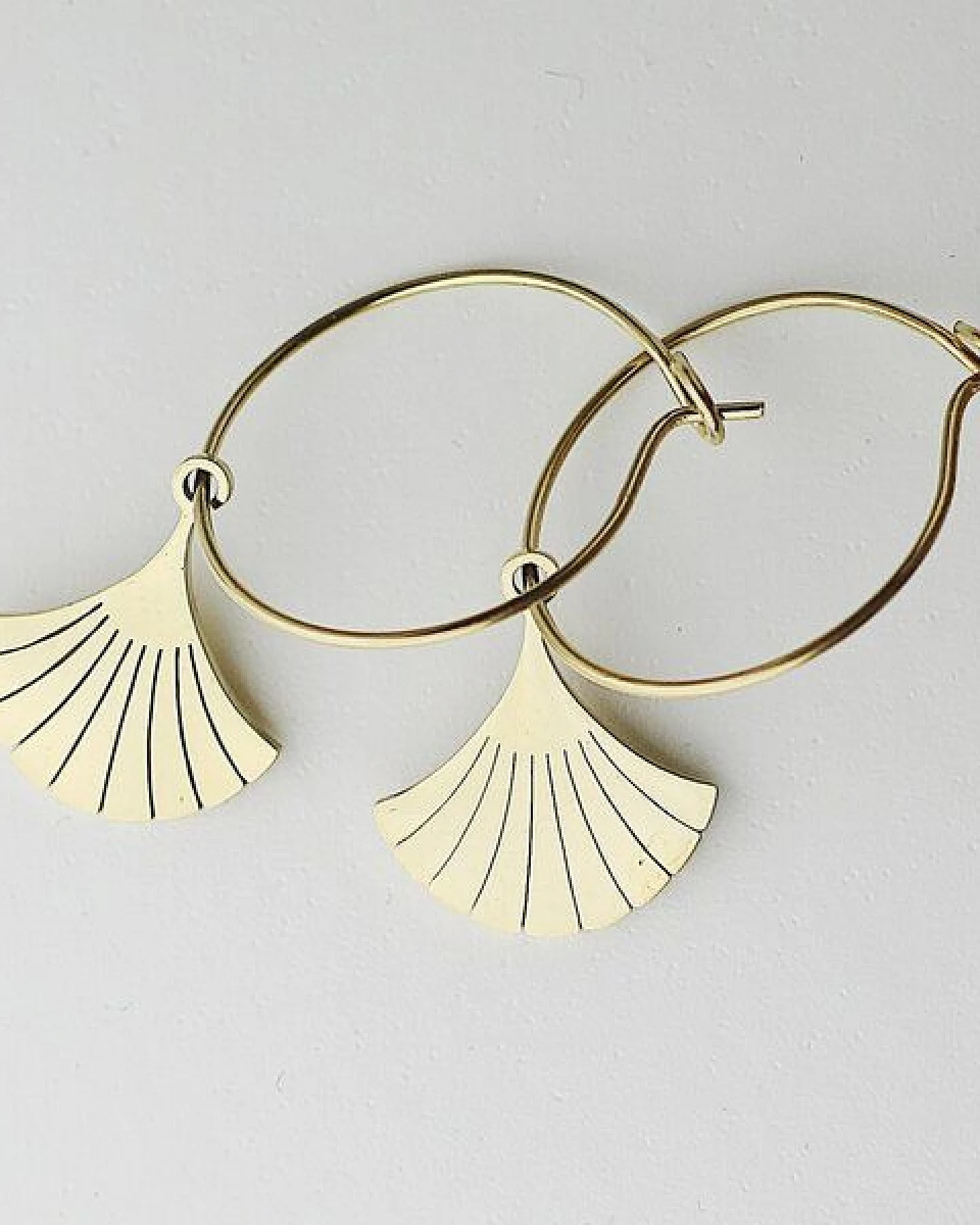 Creolen in 20mm / 25mm mit Ginkgo Blatt Anhänger ca. 16x14mm (Ø1.4mm) von Elektropulli – Ansicht 2