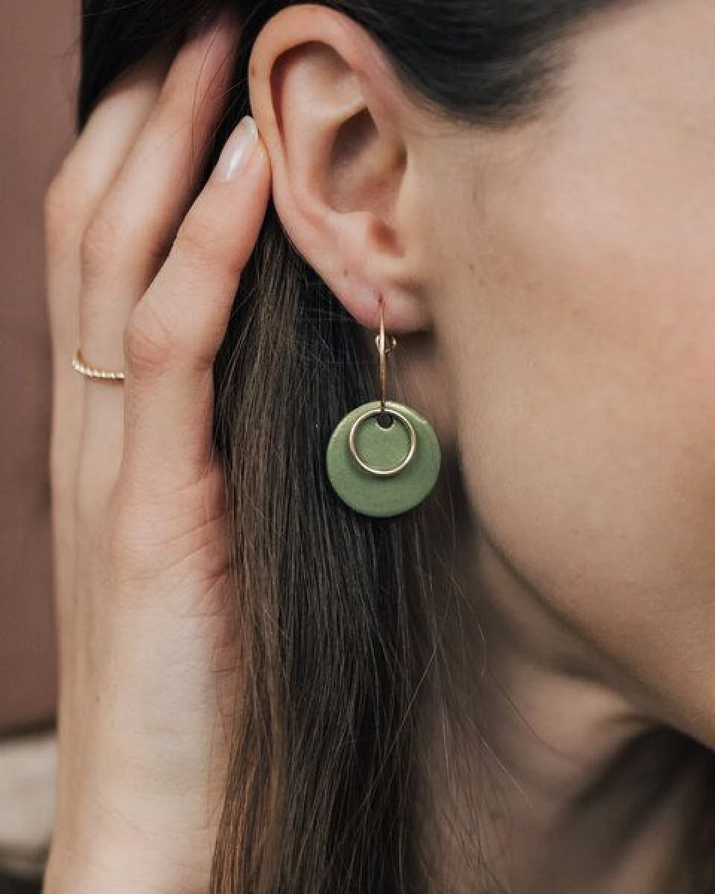 lille mus Creolen 'Ring' mit Porzellan-Anhänger Porzellanschmuck – Ansicht 2