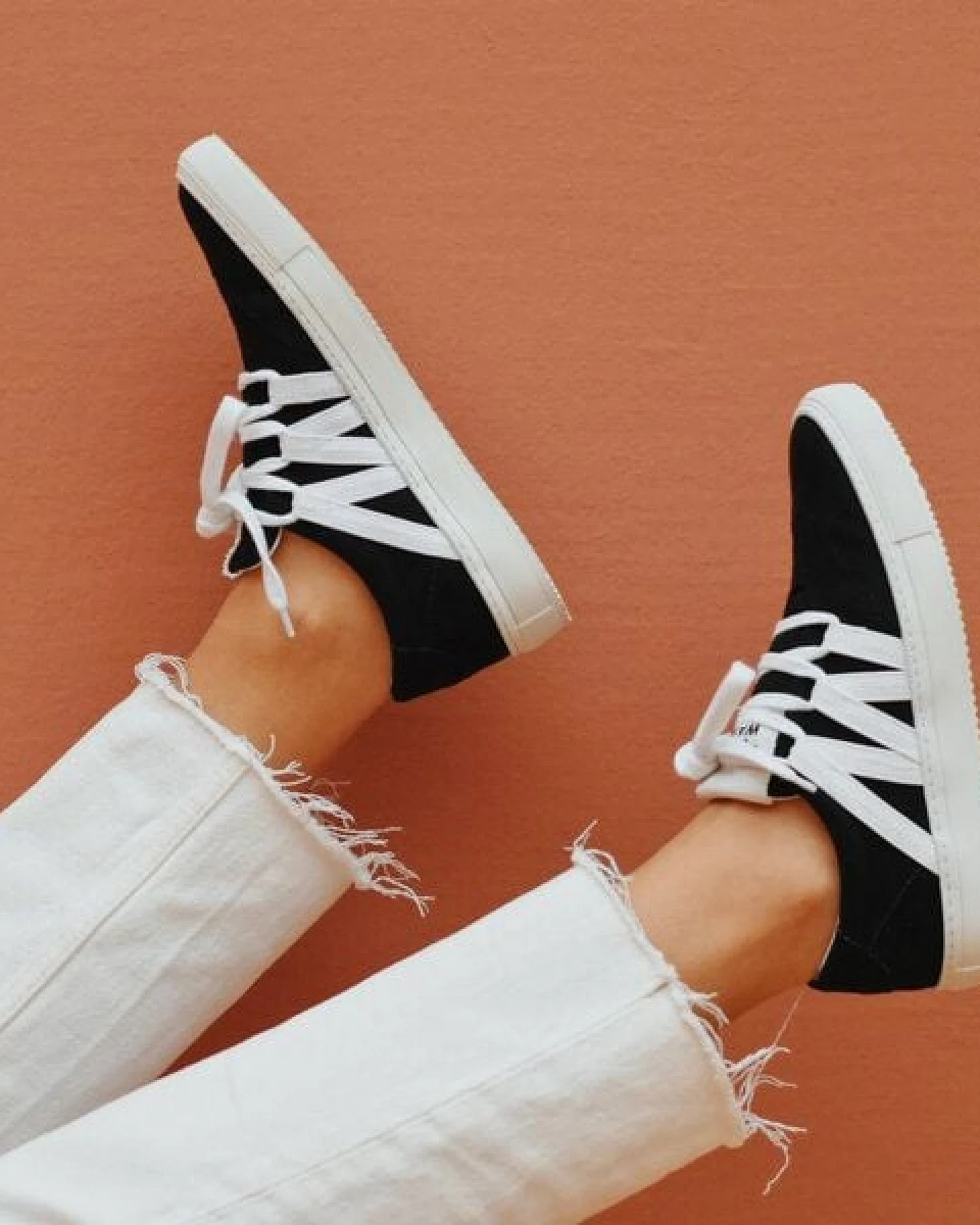 VAER Nachhaltiger Sneaker: Recycled / Upcycled / Zirkulär / Vegan - Black Phoenix – Ansicht 2