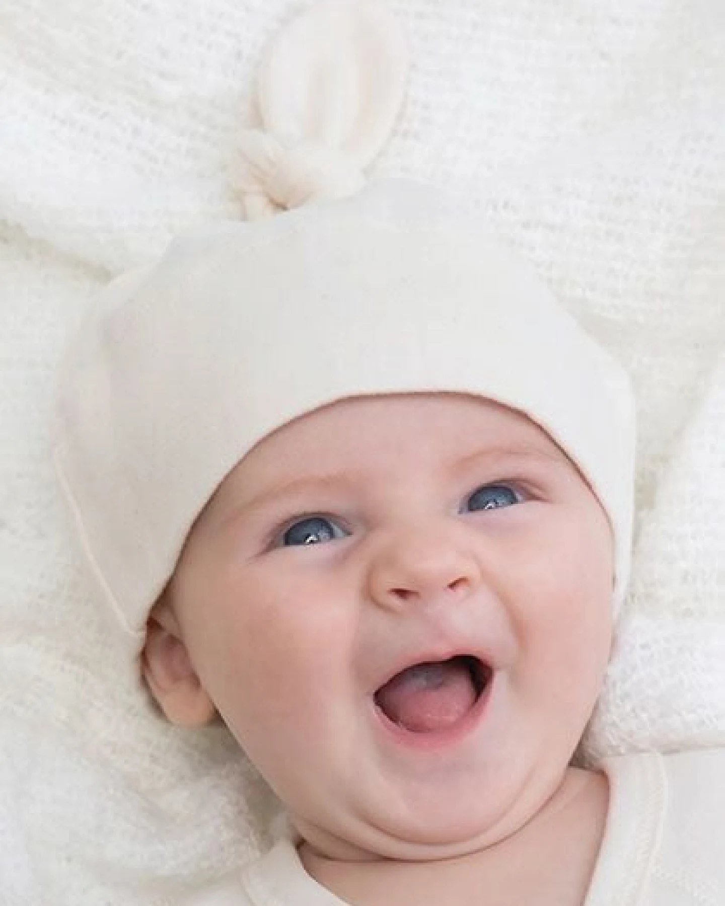 Babybugz Baby Mütze mit einem Knoten Vegan – Ansicht 2