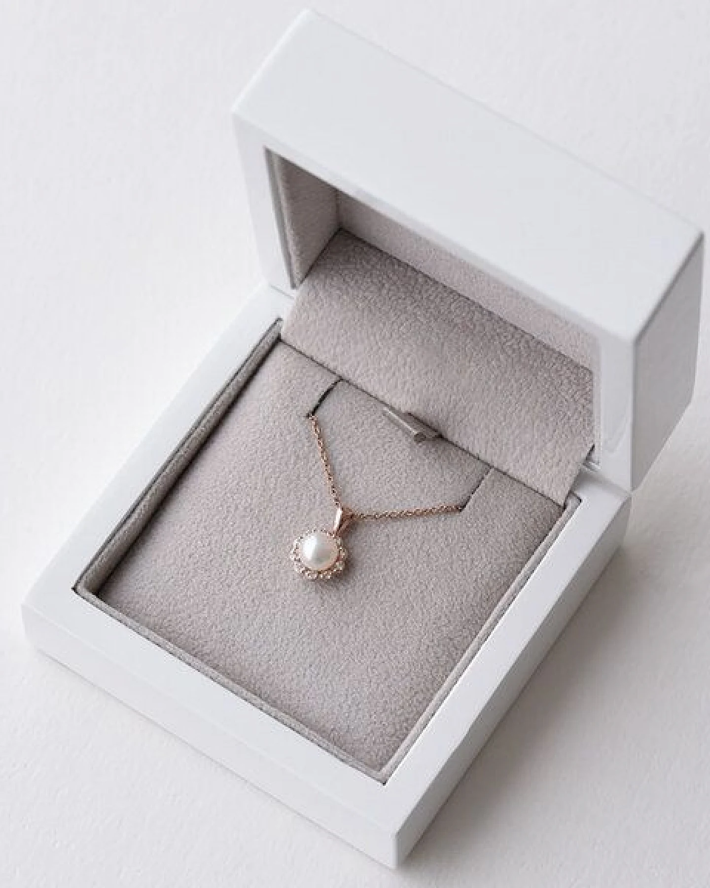 Eppi Goldene Halo-Halskette mit Perle und Diamanten Maviga – Ansicht 4