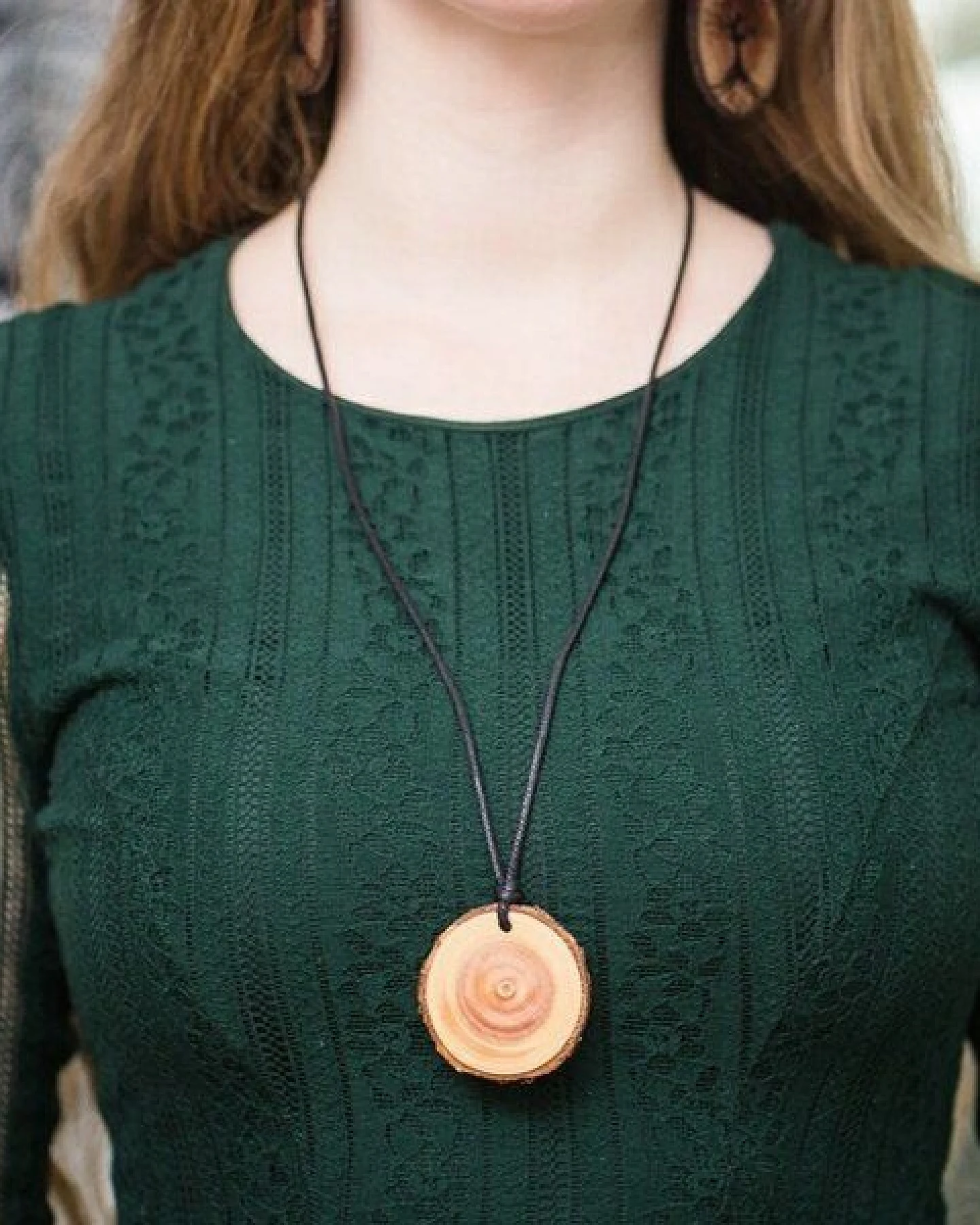 Himal Hemp allgenderstar by JANA W. Zirbenholz Anhänger Kette – Ansicht 2