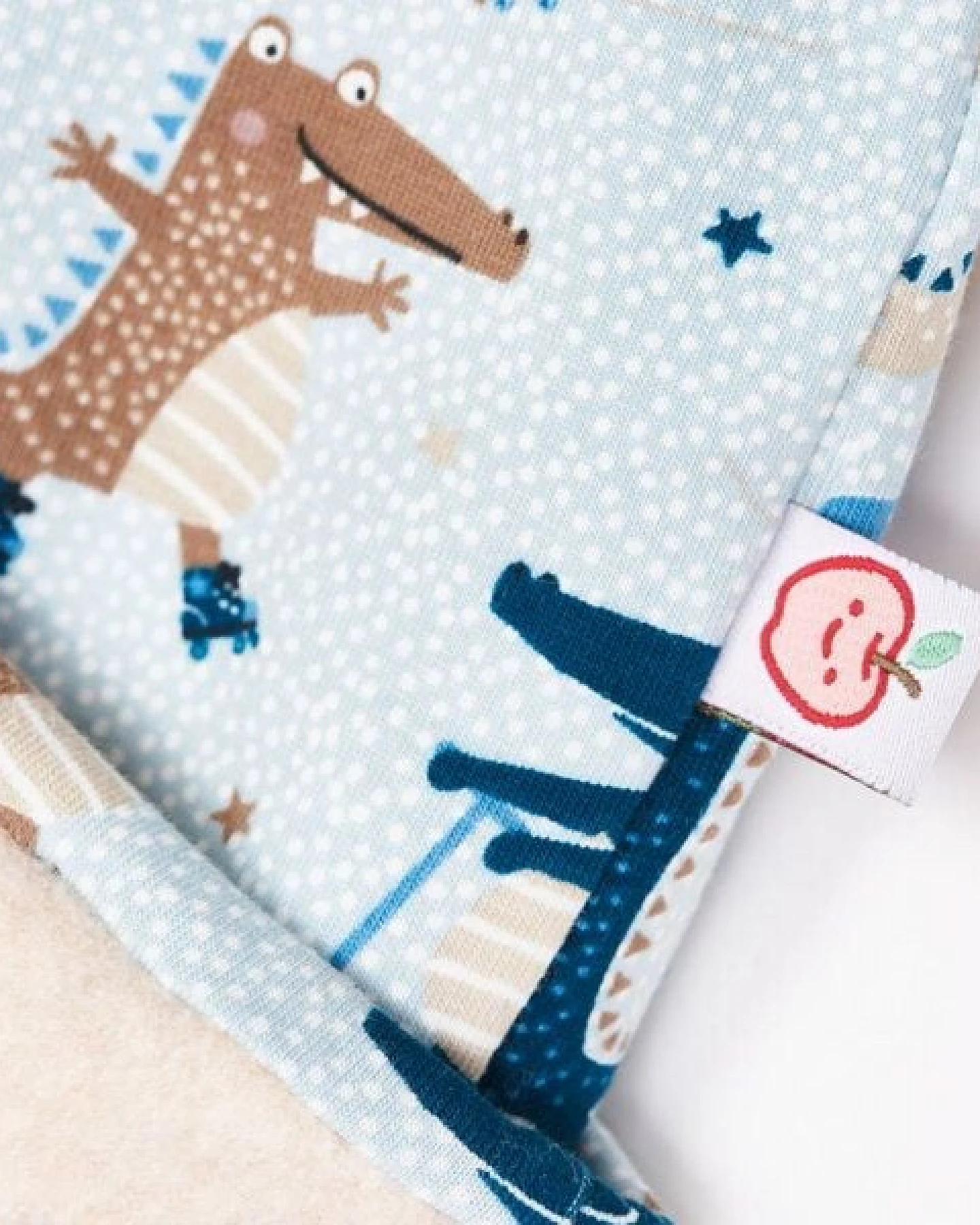 Cheeky Apple Bio-Beanie Mütze "Crocs on Wheels|Fleece Nude meliert" – Ansicht 4