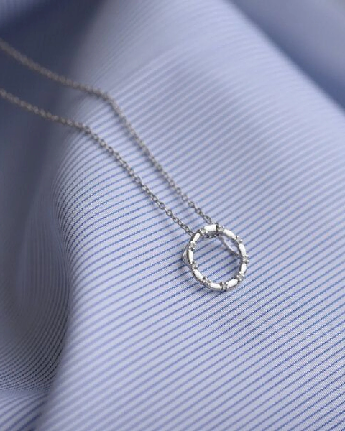 Eppi Silberner Kettenanhänger im Karmastil mit Diamanten Heidi – Ansicht 3