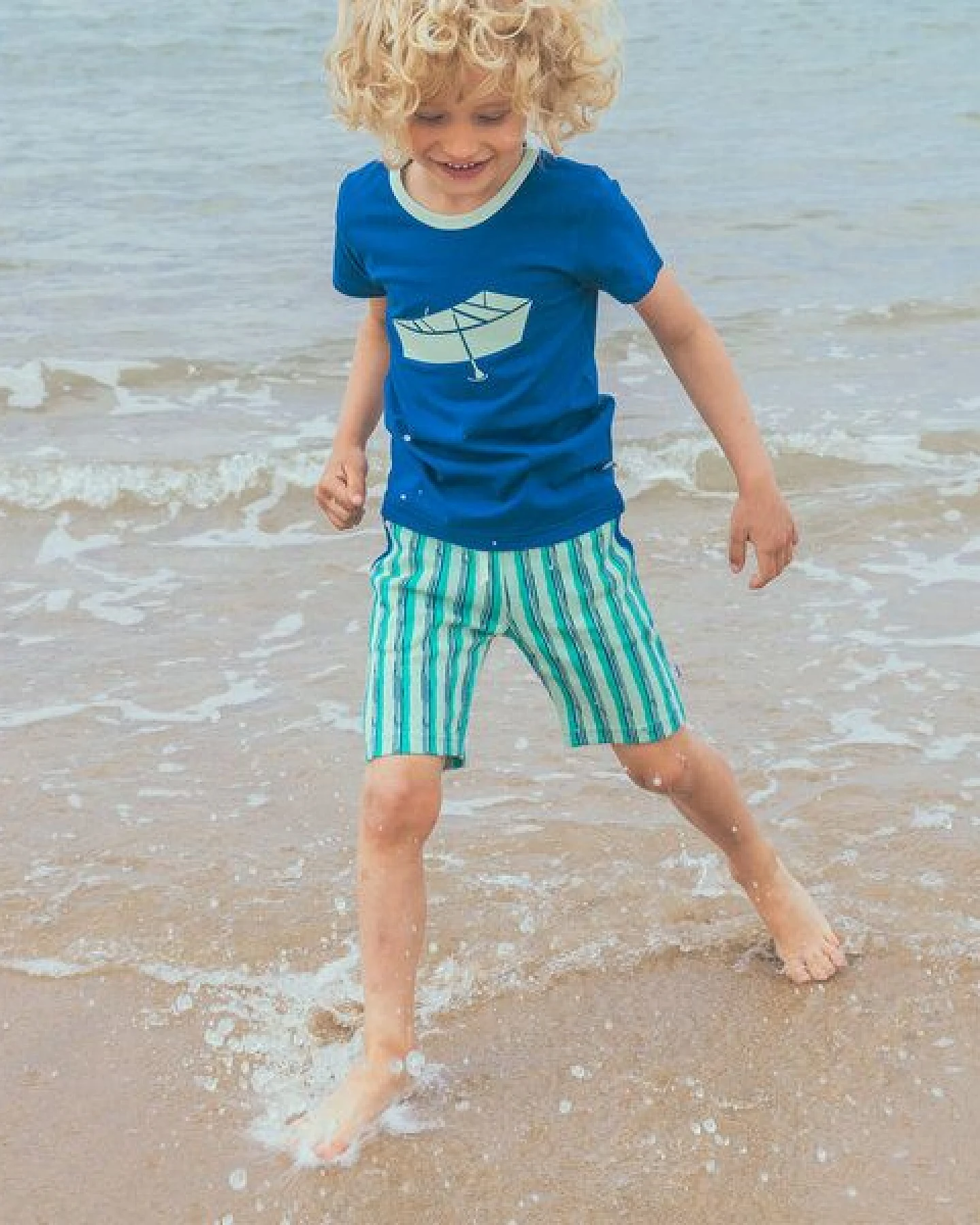 T-Shirt mit Bootprint von baba Kidswear – Ansicht 2