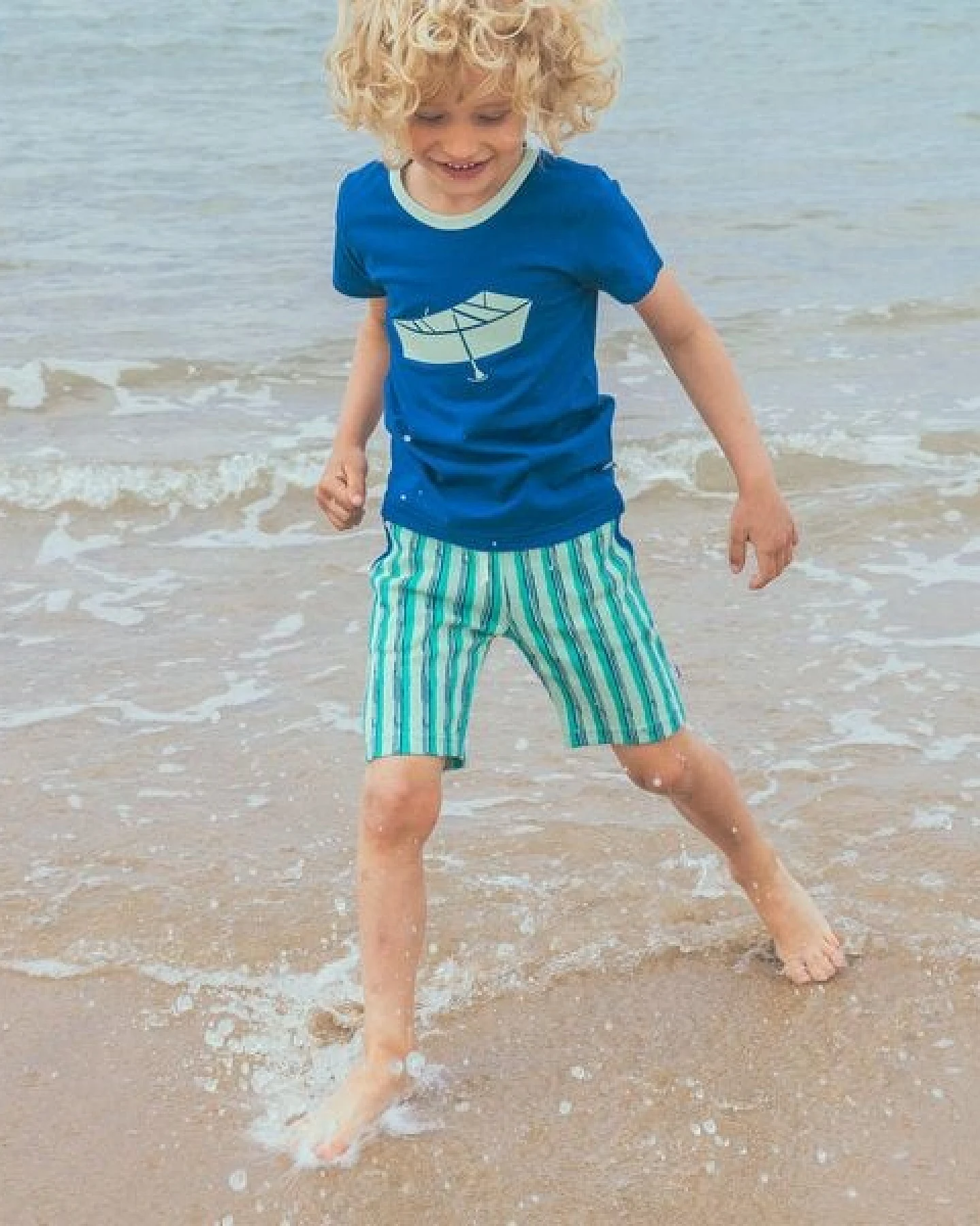 T-Shirt mit Bootprint von baba Kidswear – Ansicht 2