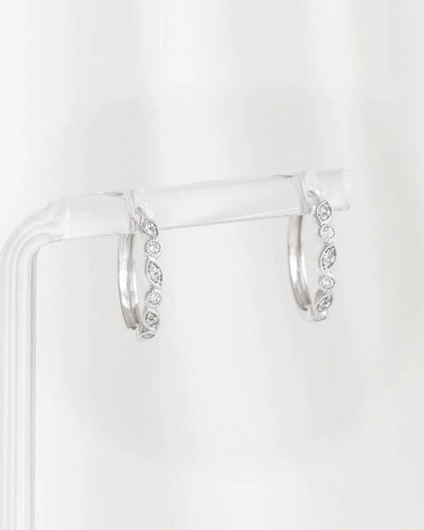 Eppi Silberne Ohrreifen mit Lab Grown Diamanten Veeti – Ansicht 3