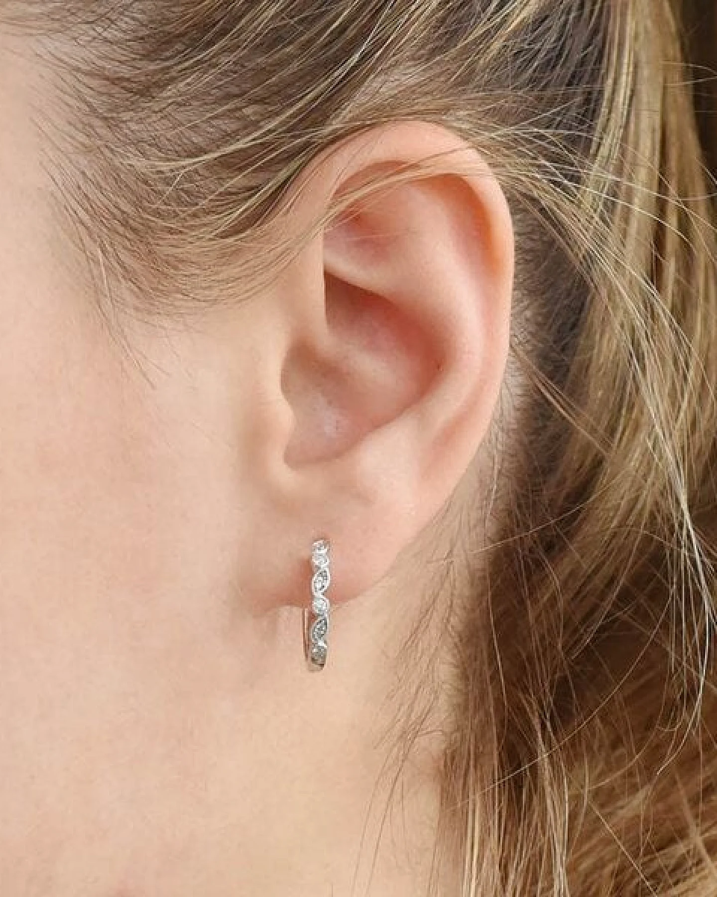 Eppi Silberne Ohrreifen mit Lab Grown Diamanten Veeti – Ansicht 4