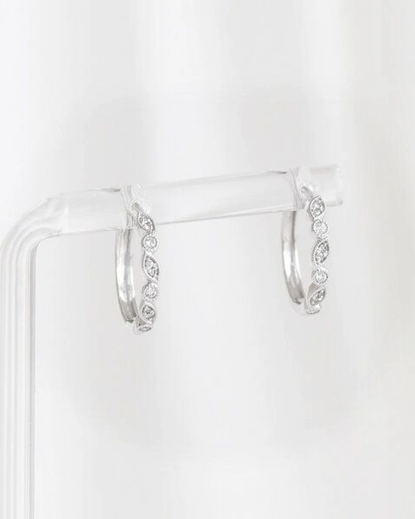 Eppi Silberne Ohrreifen mit Lab Grown Diamanten Veeti – Ansicht 3