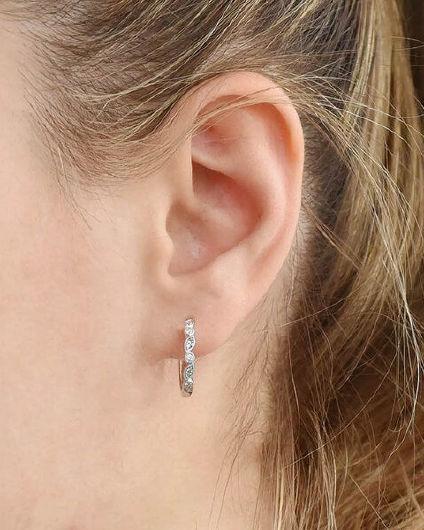 Eppi Silberne Ohrreifen mit Lab Grown Diamanten Veeti – Ansicht 4