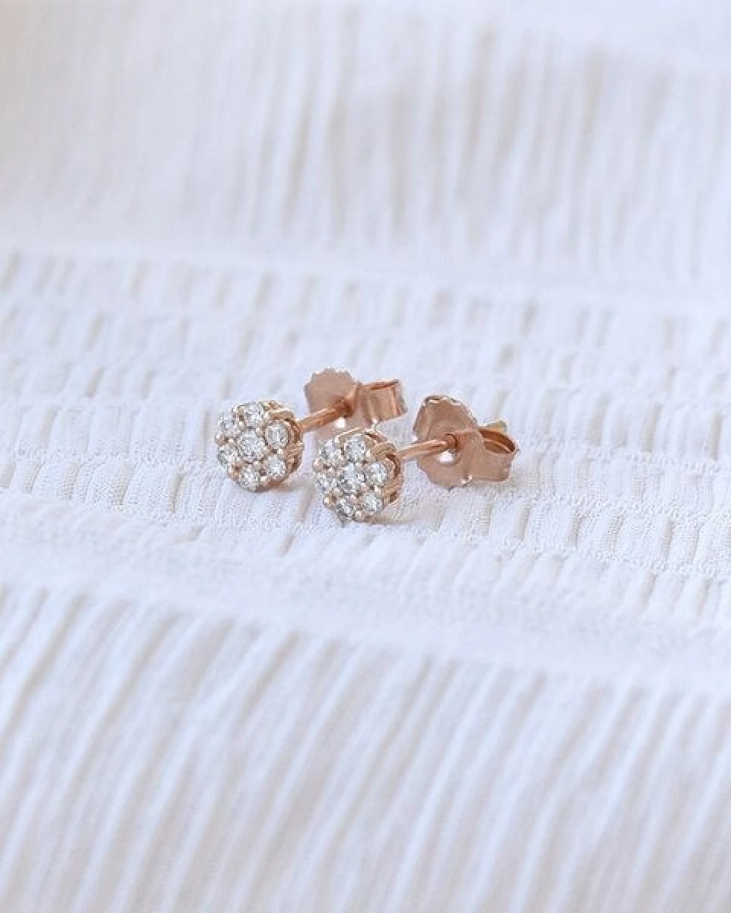 Eppi Silberne Ohrringe mit Lab Grown Diamanten Flowu – Ansicht 2