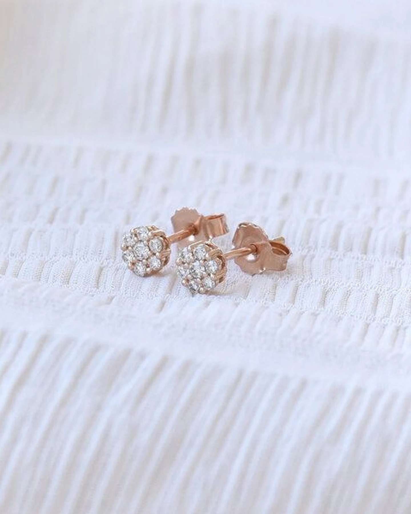 Eppi Silberne Ohrringe mit Lab Grown Diamanten Flowu – Ansicht 2