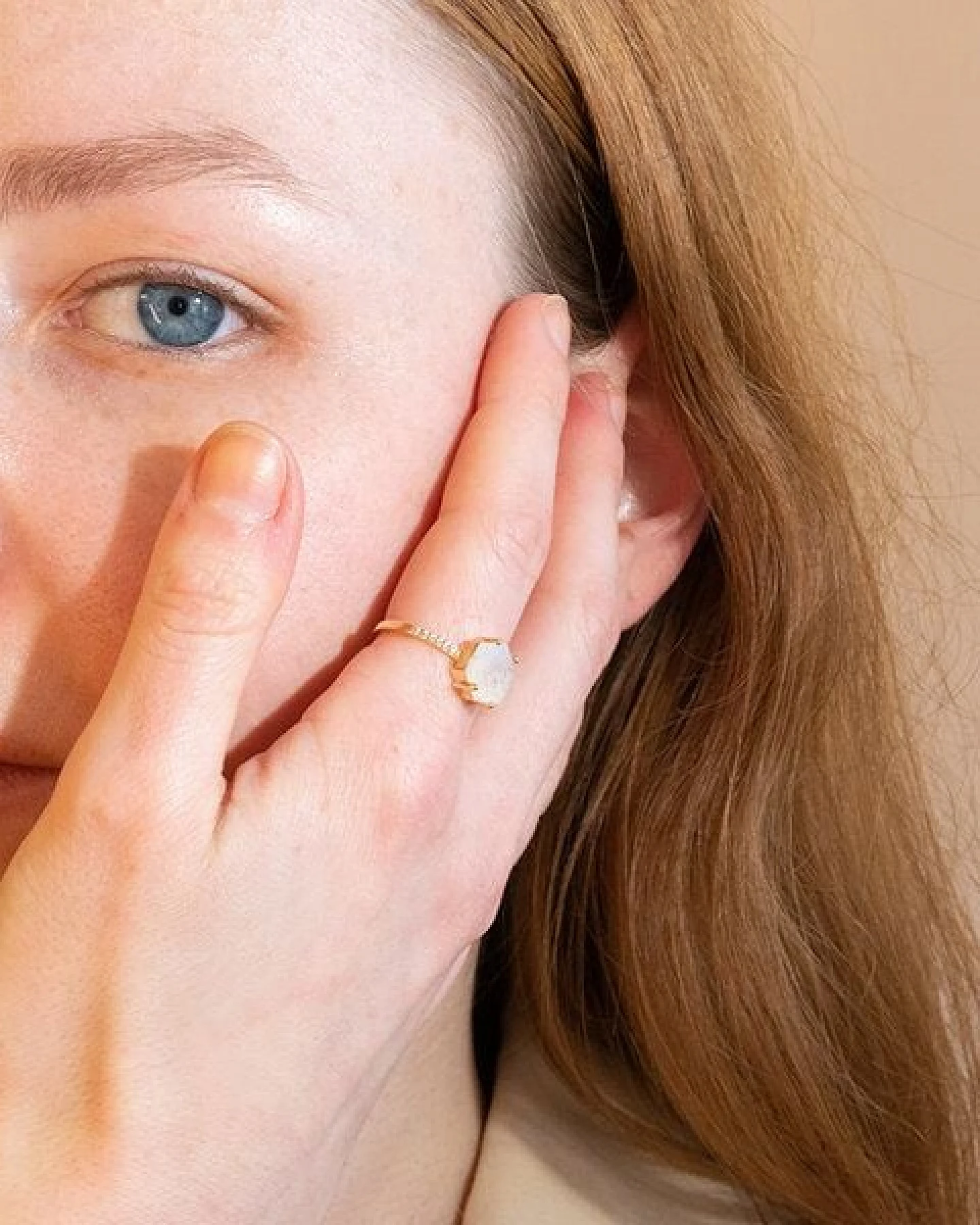 Eppi Verlobungsring mit Mondstein in Hexagon-Form und Diamanten Carrie – Ansicht 2