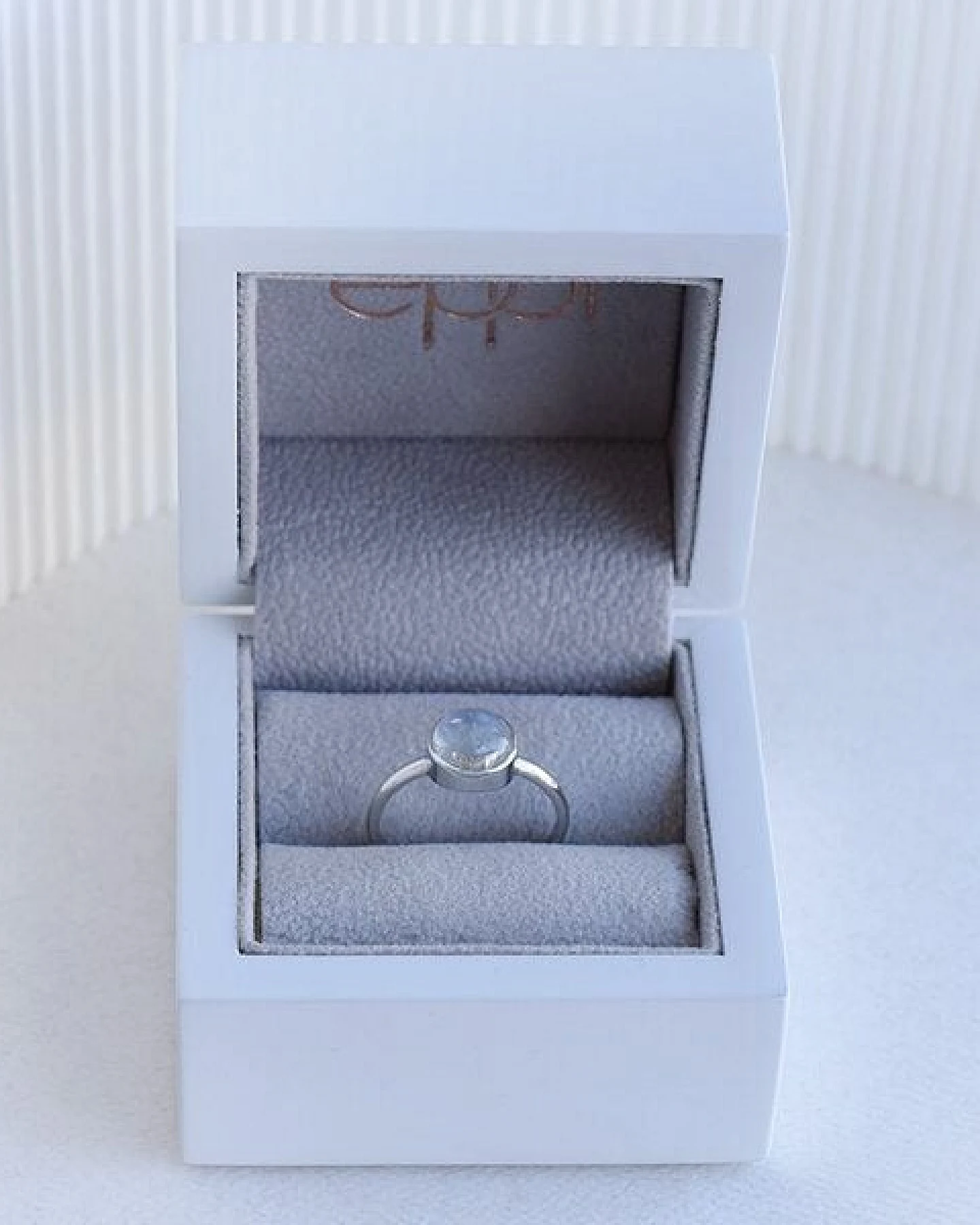 Eppi Goldener Ring mit Cabochon Mondstein Sophia – Ansicht 4
