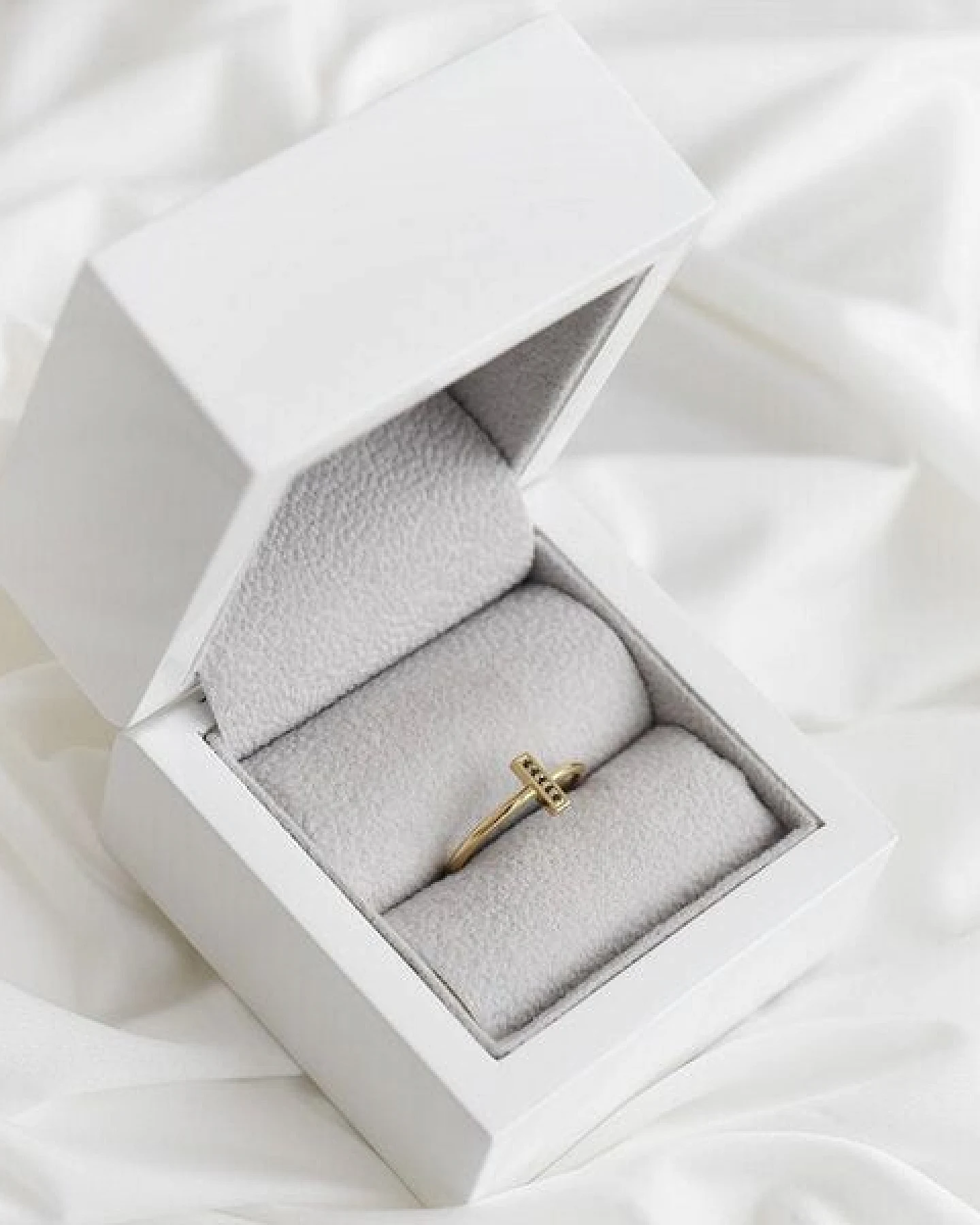 Eppi Goldener Ring mit schwarzen Diamanten Mahir – Ansicht 4