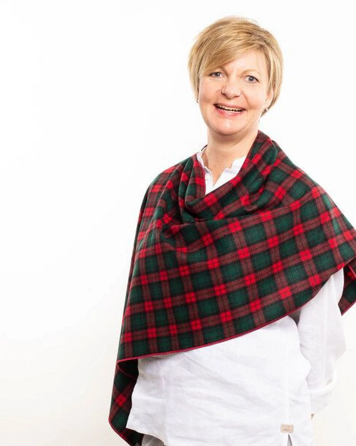 nahtur-design wärmender Poncho und Schulterwärmer aus 100% Schurwolle – Ansicht 2