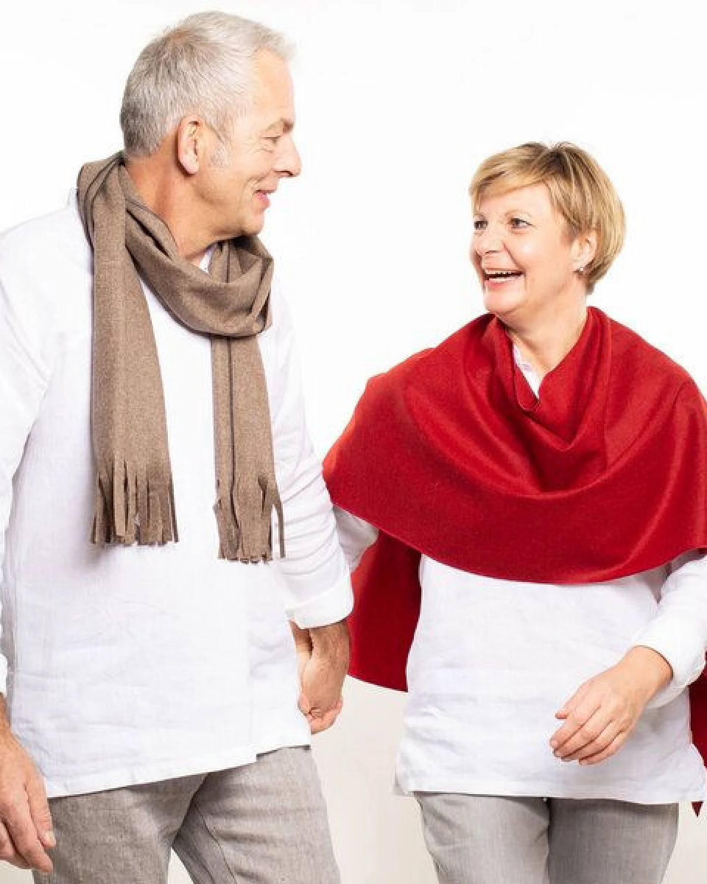nahtur-design wärmender Poncho und Schulterwärmer aus 100% Schurwolle – Ansicht 3