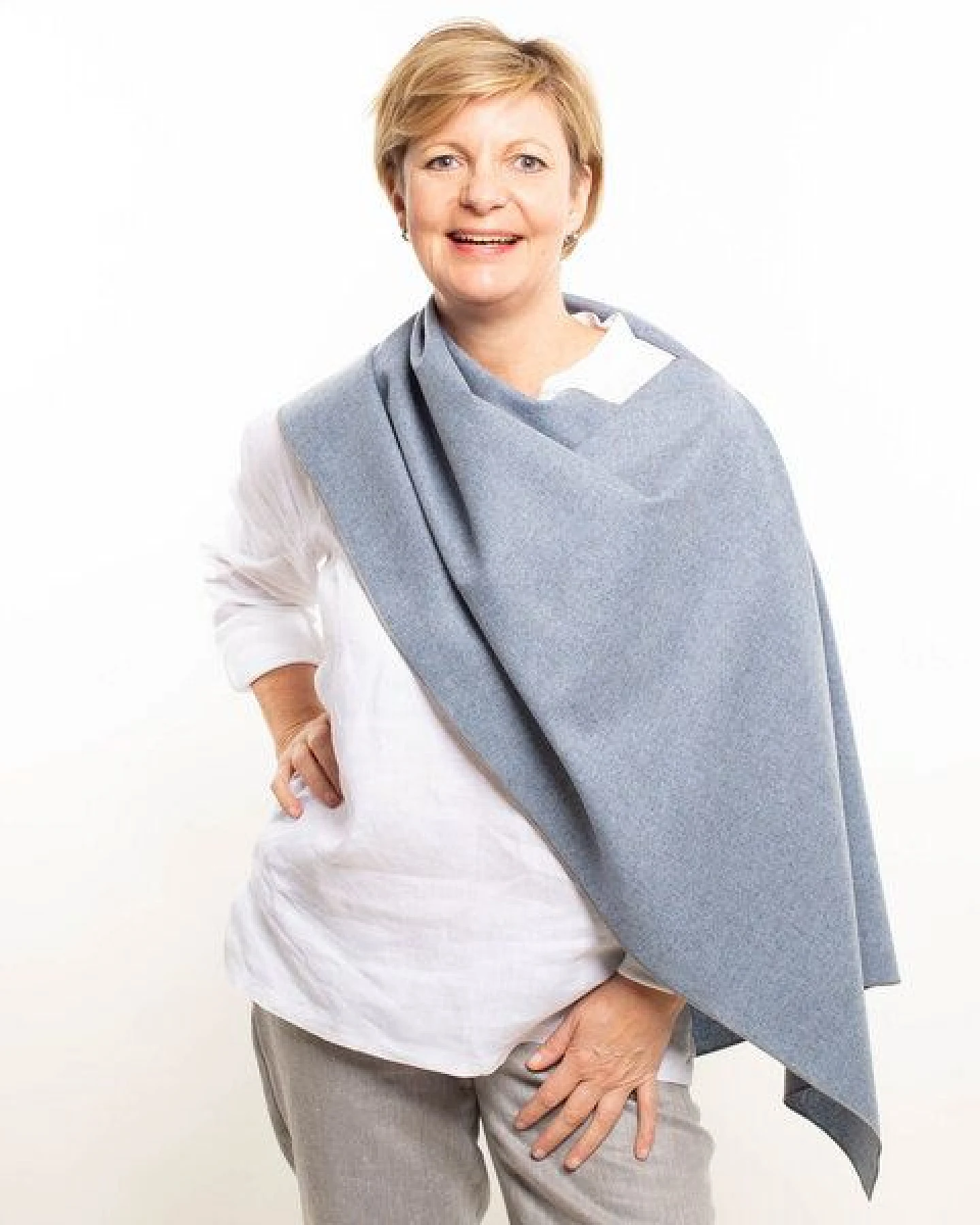 nahtur-design wärmender Poncho und Schulterwärmer aus 100% Schurwolle – Ansicht 2