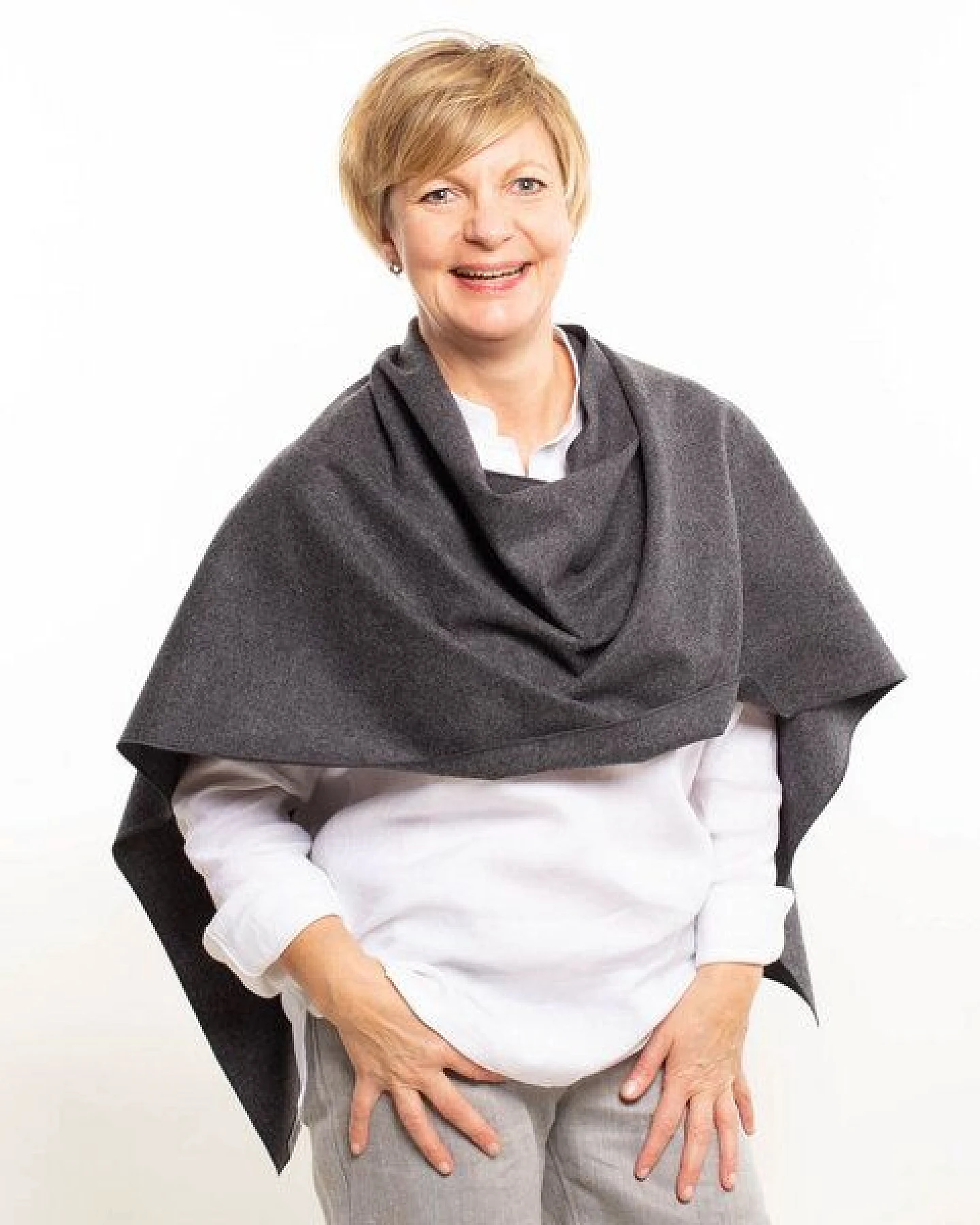 nahtur-design wärmender Poncho und Schulterwärmer aus 100% Schurwolle – Ansicht 2