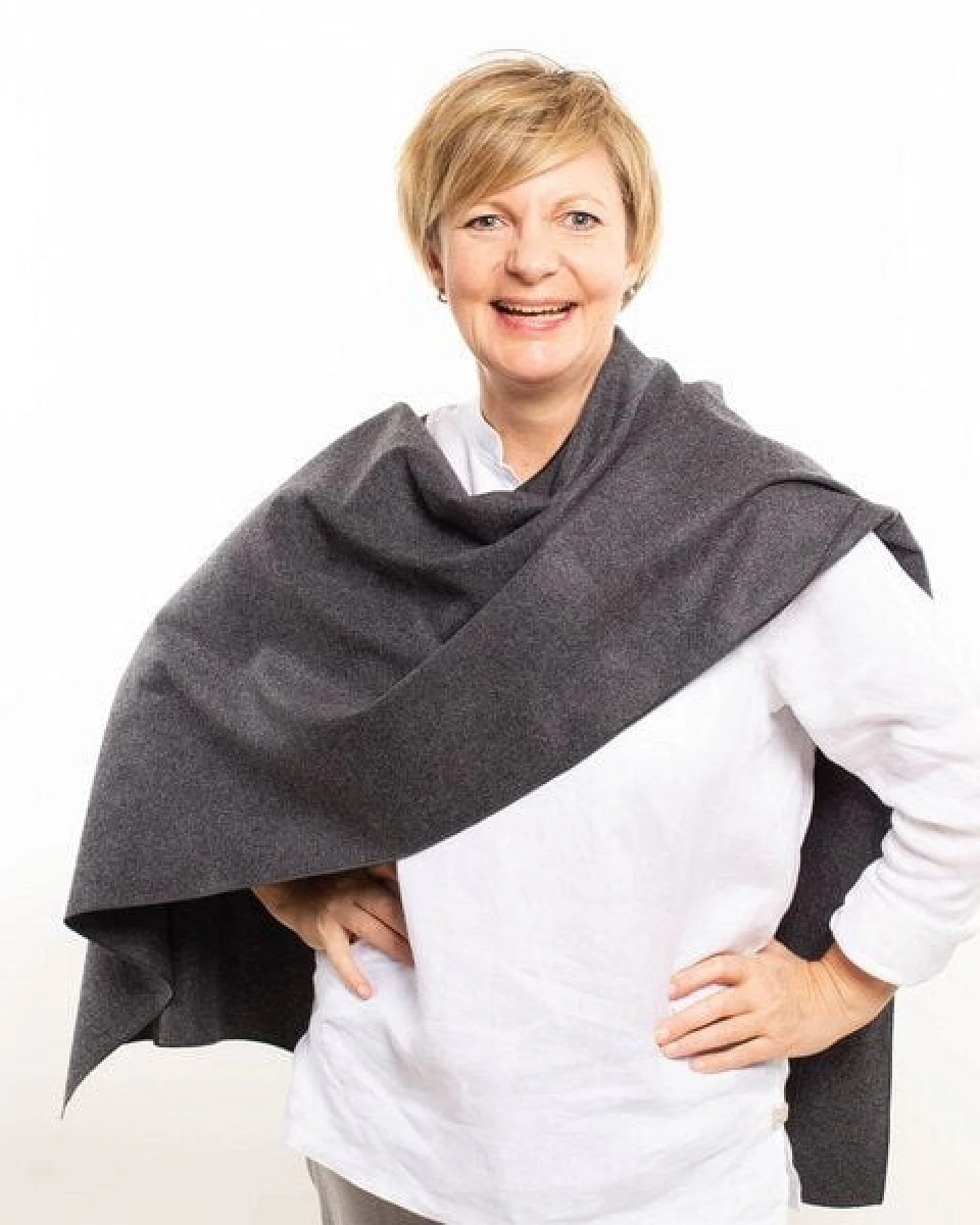 nahtur-design wärmender Poncho und Schulterwärmer aus 100% Schurwolle – Ansicht 4