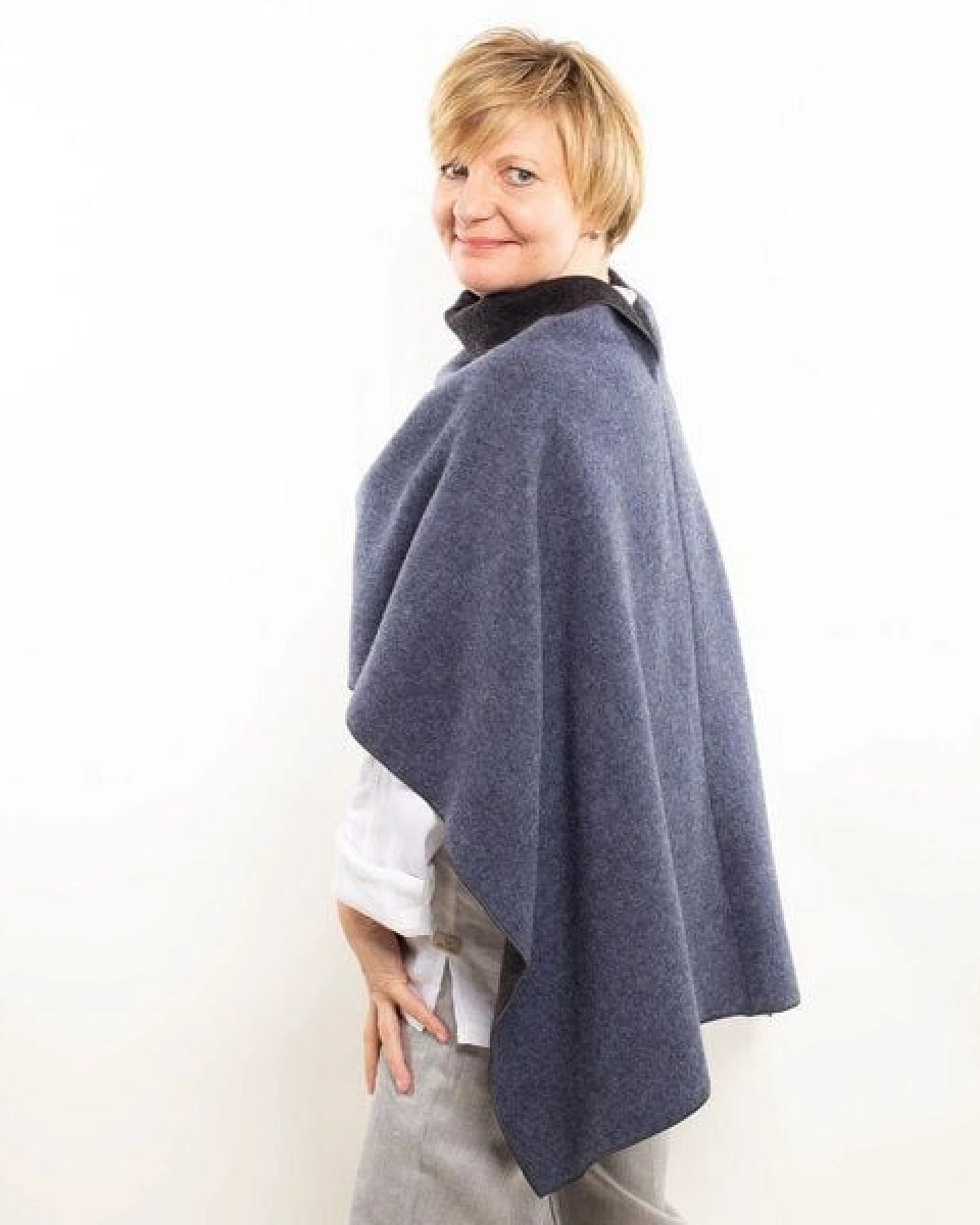 nahtur-design Schulterwärmer und Kuschelponcho aus Flauschloden – Ansicht 4