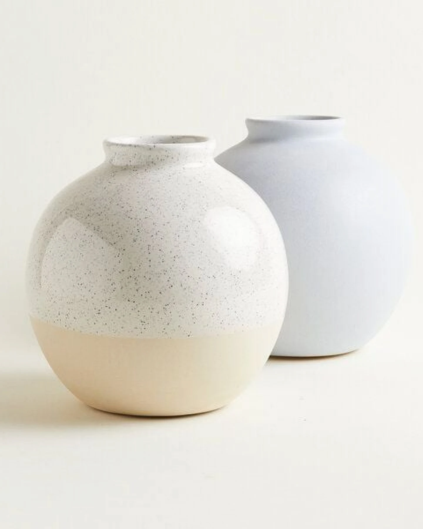 onomao Handgemachte Vase 'Bola' aus Steinzeug – Ansicht 2