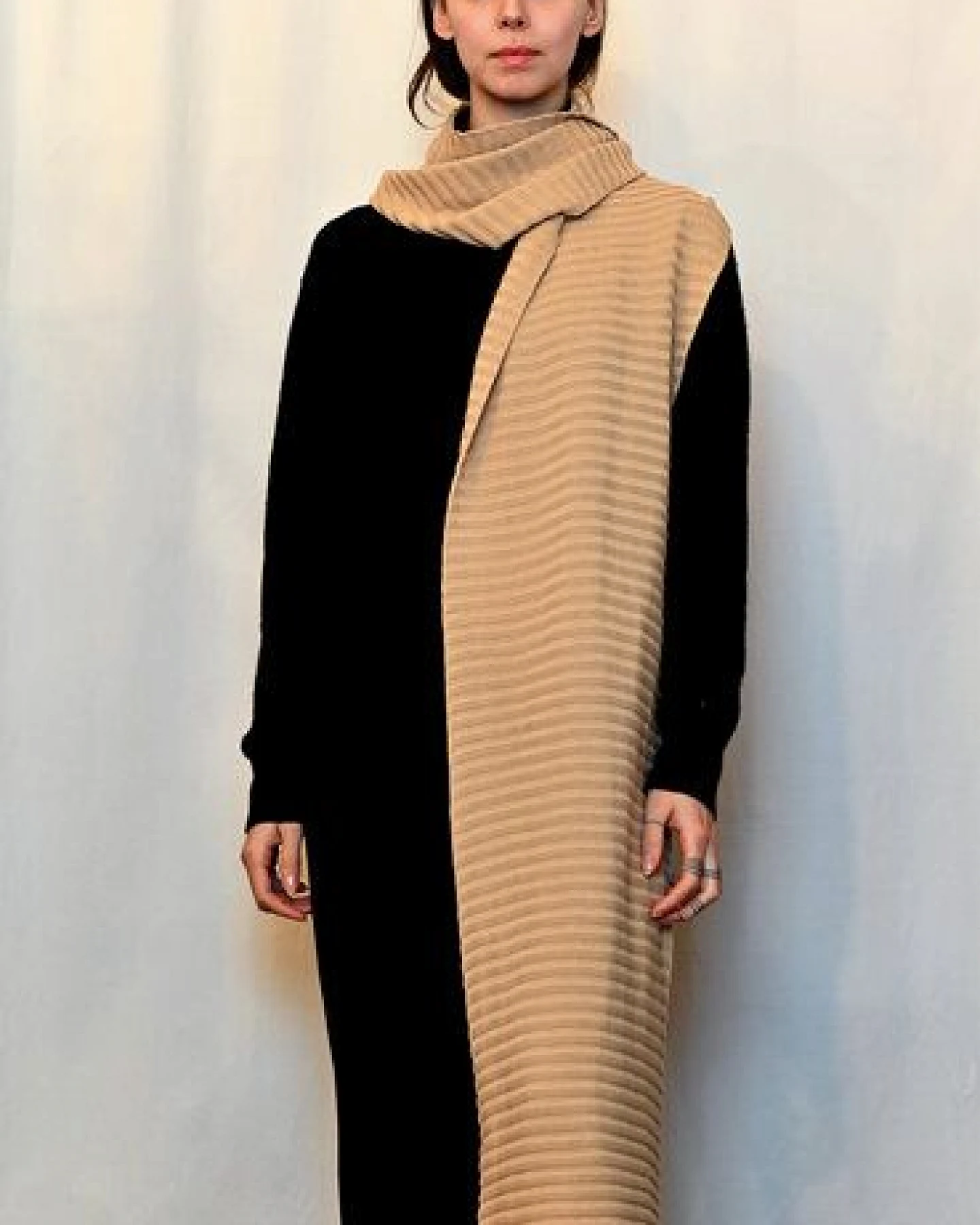 Studio Hertzberg Langer Strickschal aus 100% Bio Baumwolle_made in Italy – Ansicht 4